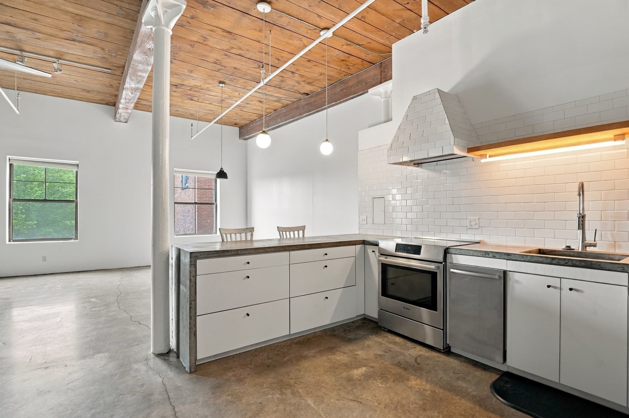 Condominium at 172 Middle Street # 301, Lowell MA 01852, Lowell, photo 25 of 36