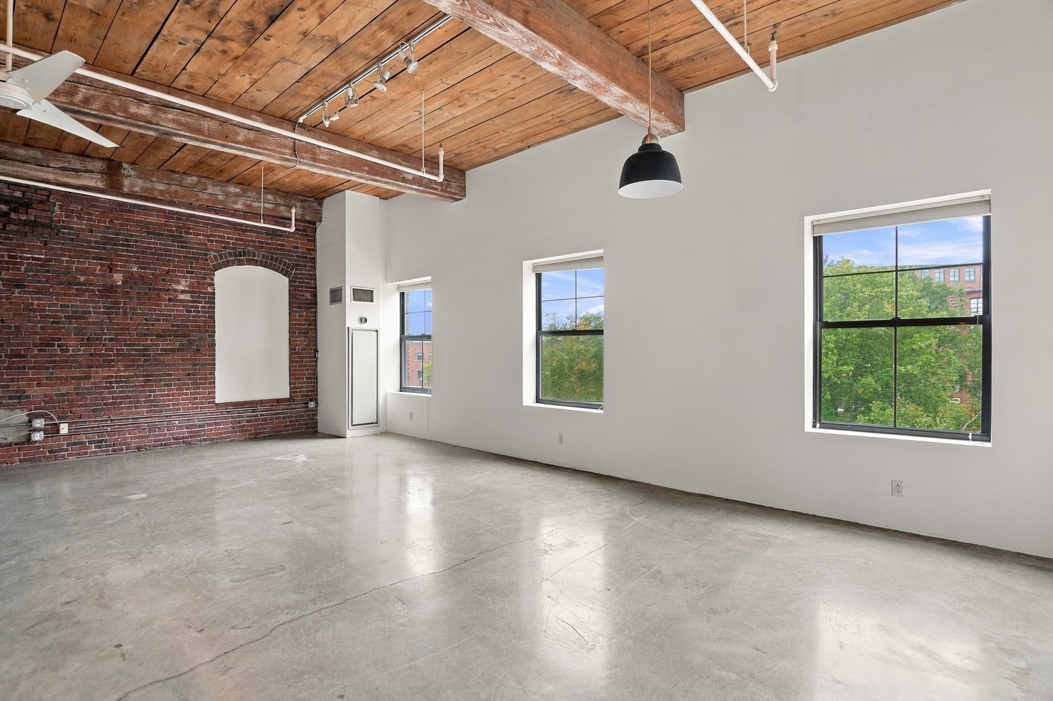 Condominium at 172 Middle Street # 301, Lowell MA 01852, Lowell, photo 21 of 36