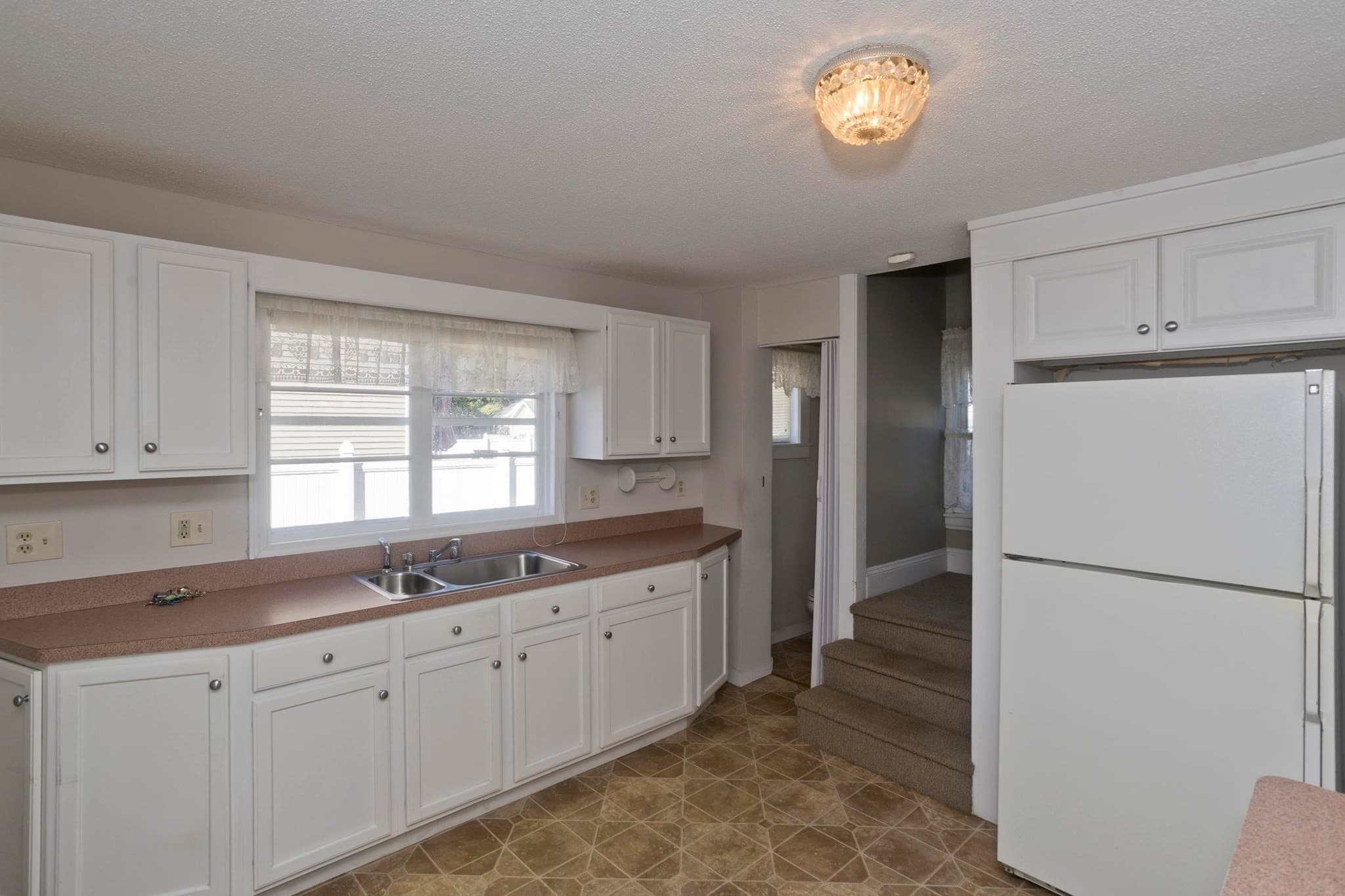 Single Family Residence at 276 Tremont St, Springfield MA 01104, Springfield, photo 2 of 24