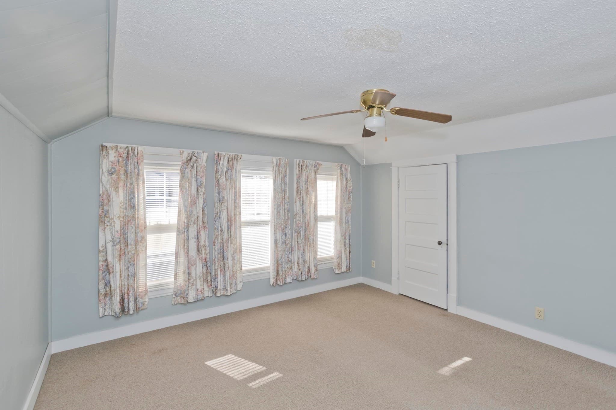 Single Family Residence at 276 Tremont St, Springfield MA 01104, Springfield, photo 16 of 24