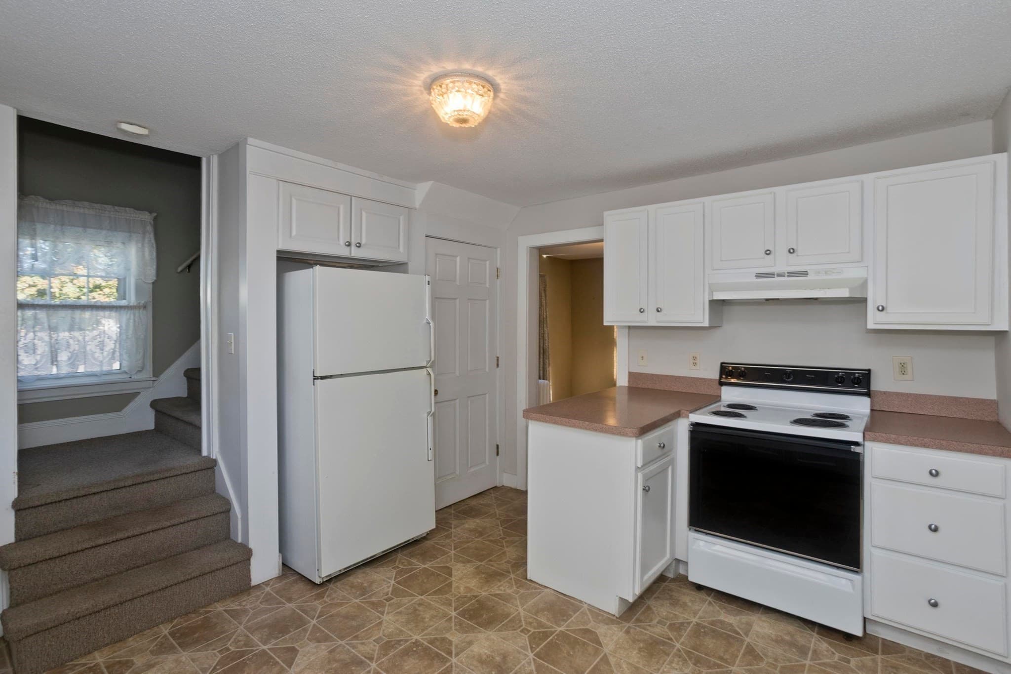 Single Family Residence at 276 Tremont St, Springfield MA 01104, Springfield, photo 3 of 24