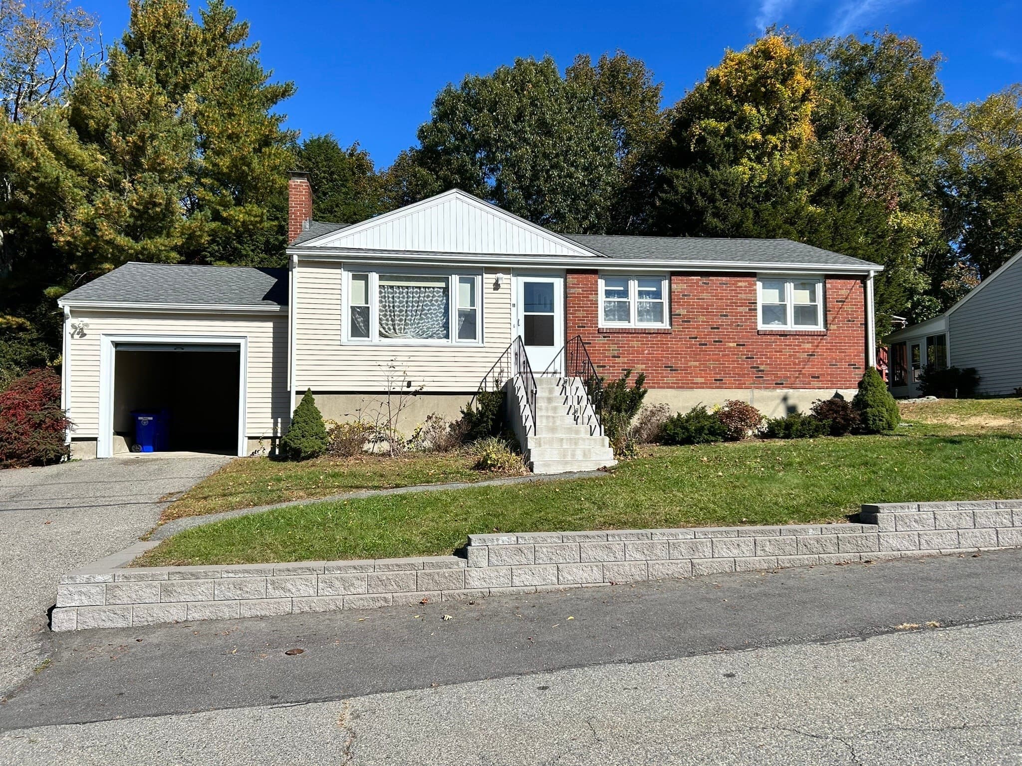 11 Sunflower Rd, Holbrook MA 02343