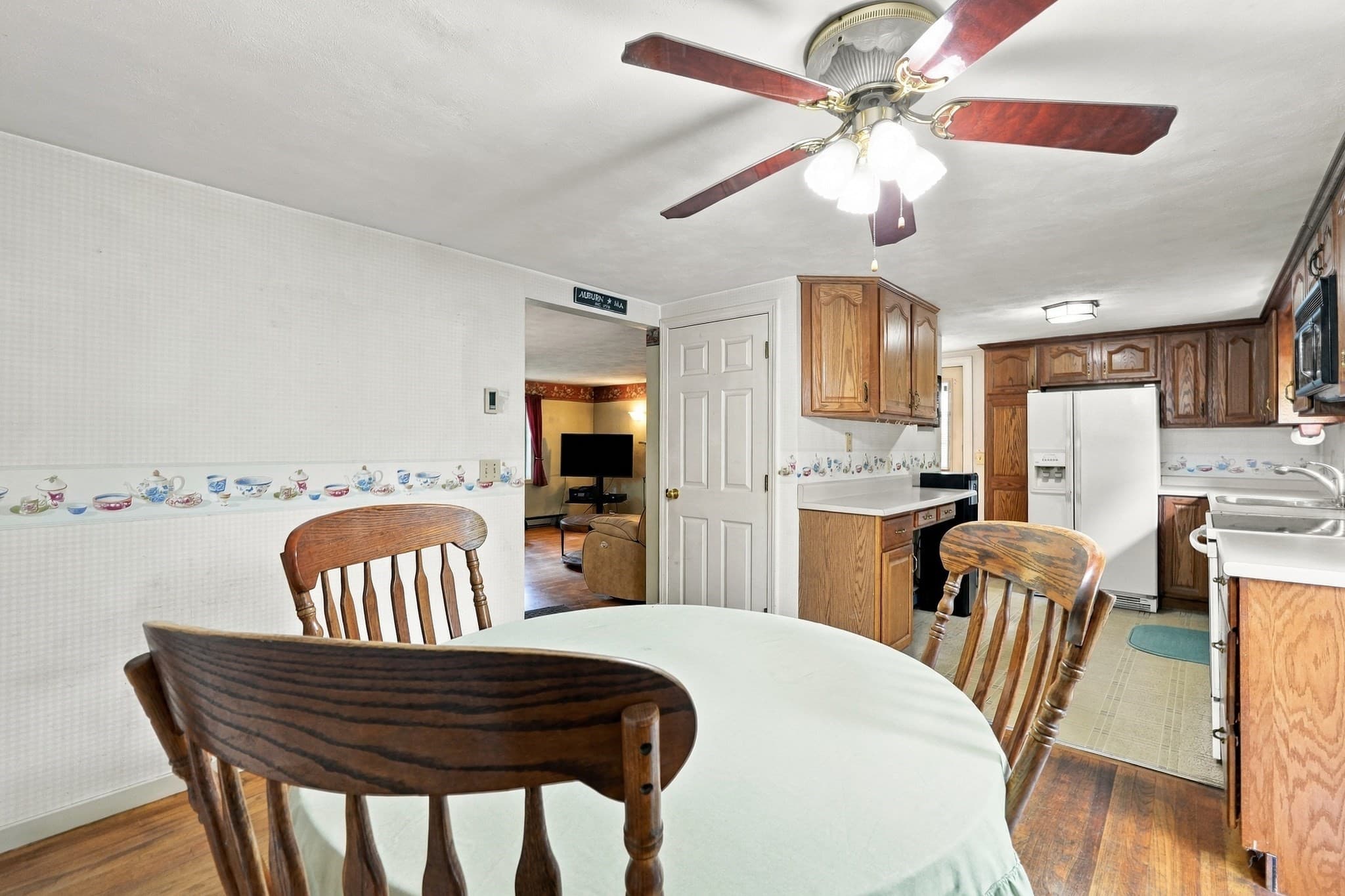 Single Family Residence at 27 Old Meetinghouse Road, Auburn MA 01501, photo 9 of 36