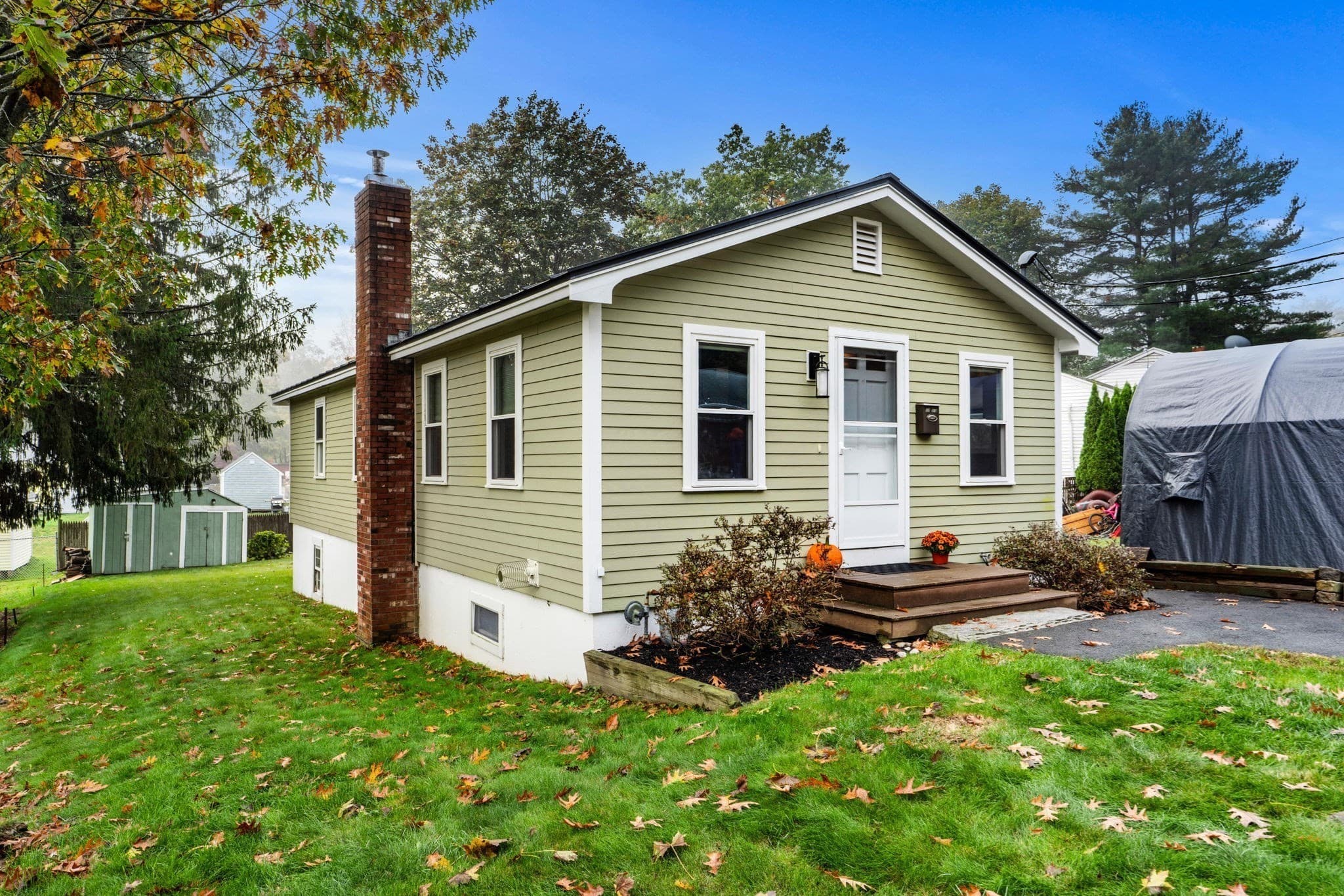 17 1/2 West Winkley St, Amesbury MA 01913