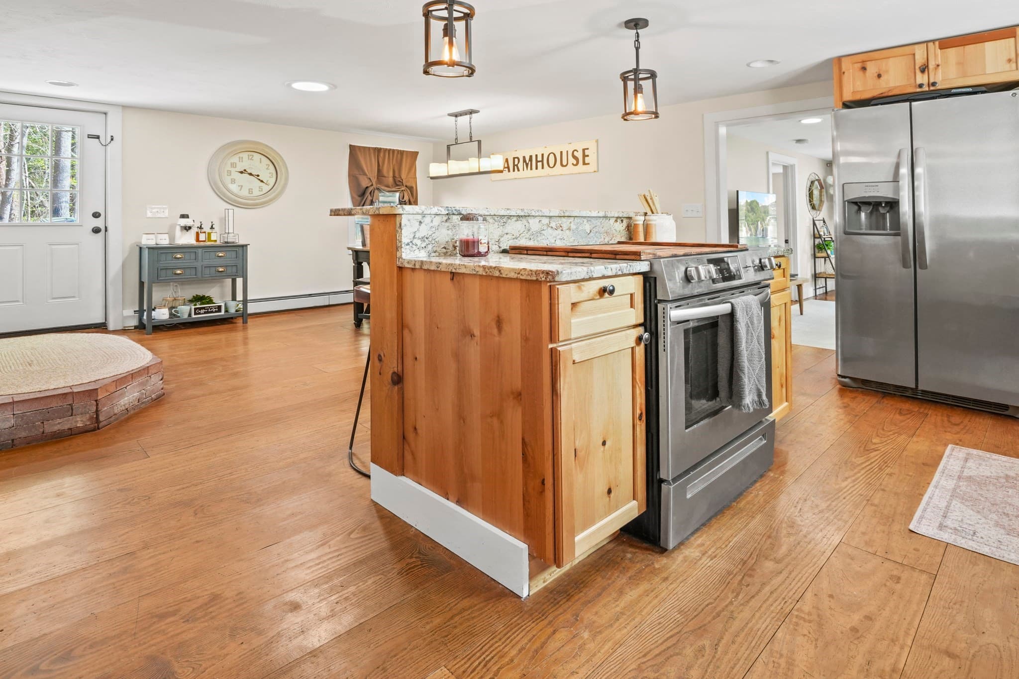 44 Little Alum Road, Brimfield MA 01010