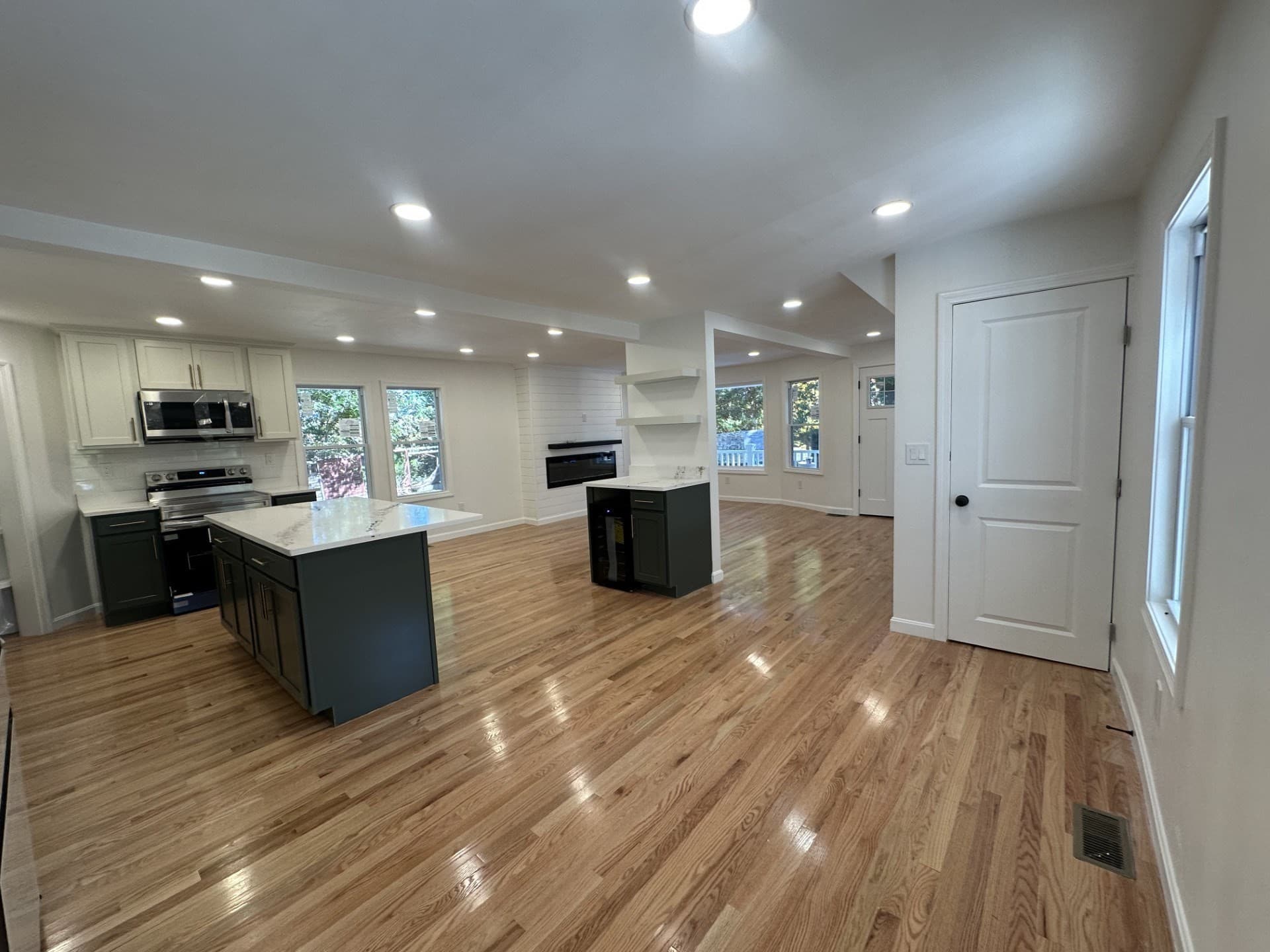 Single Family Residence at 3 Regan Pl, Leominster MA 01453, photo 6 of 25