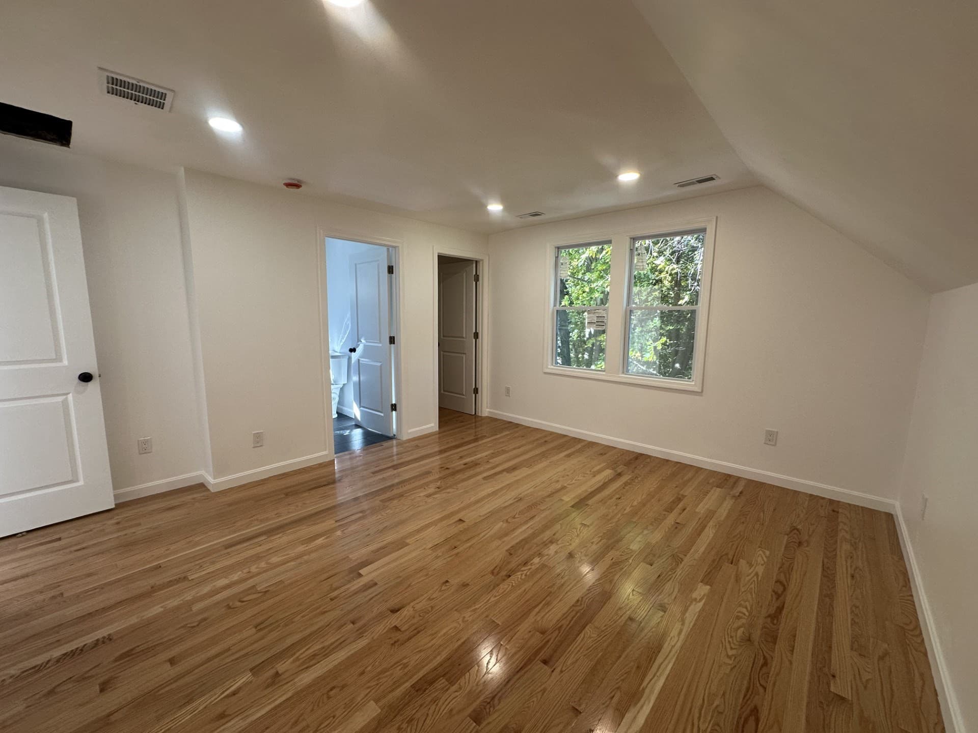 Single Family Residence at 3 Regan Pl, Leominster MA 01453, photo 20 of 25