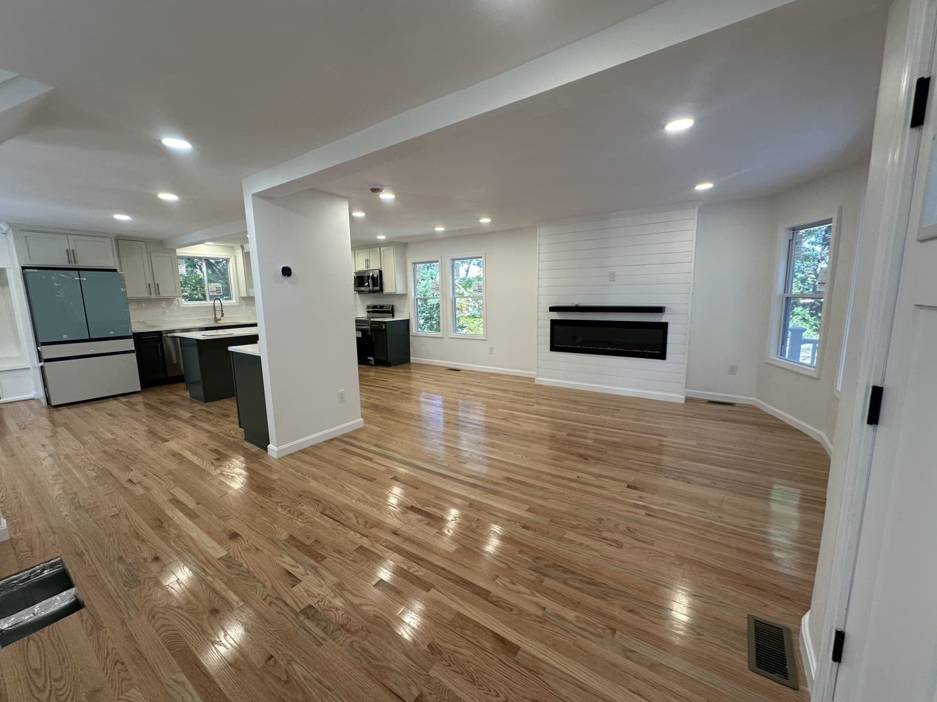 Single Family Residence at 3 Regan Pl, Leominster MA 01453, photo 4 of 25