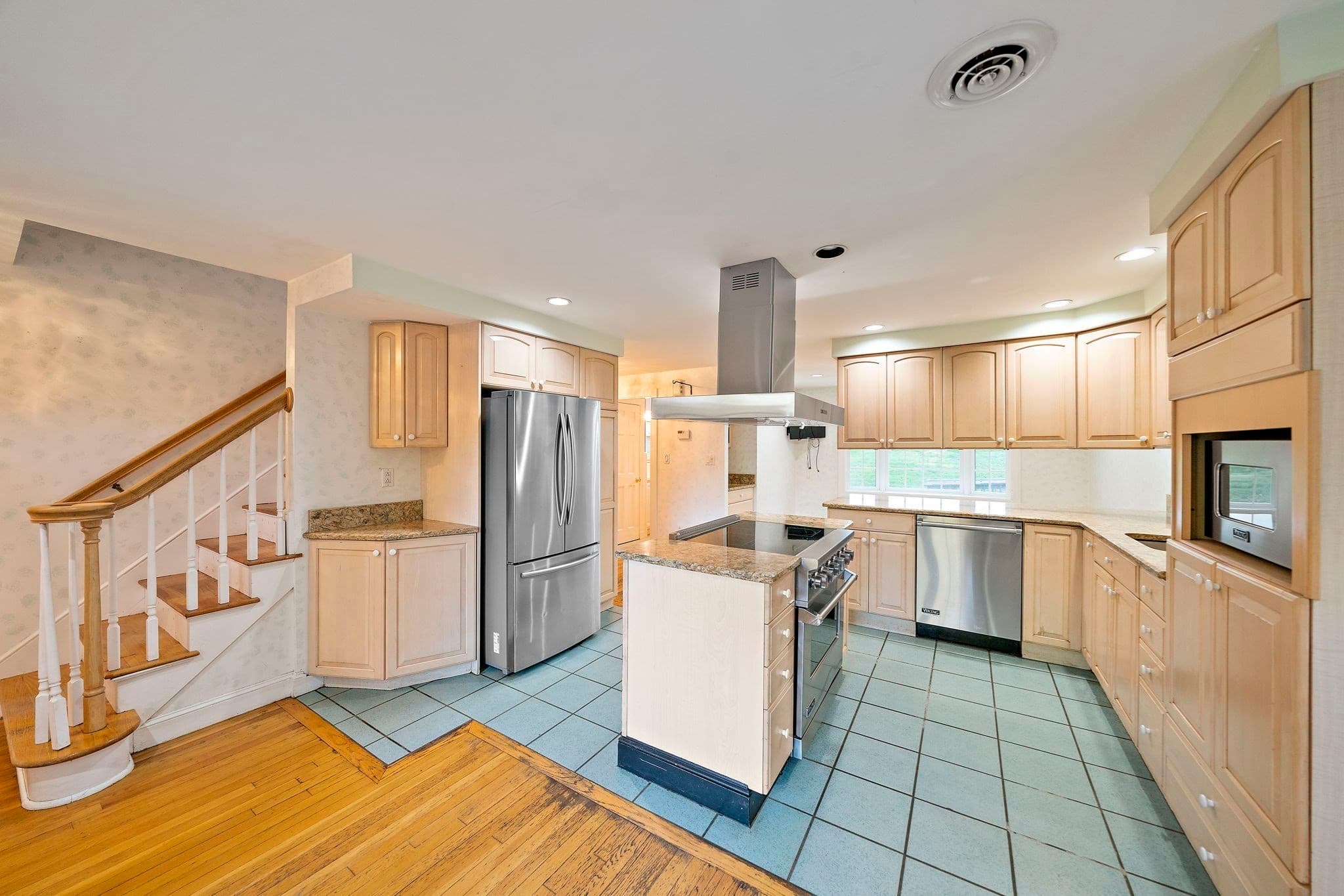 Single Family Residence at 140 Mount Vernon Rd E, Weymouth MA 02189, Weymouth, photo 2 of 42