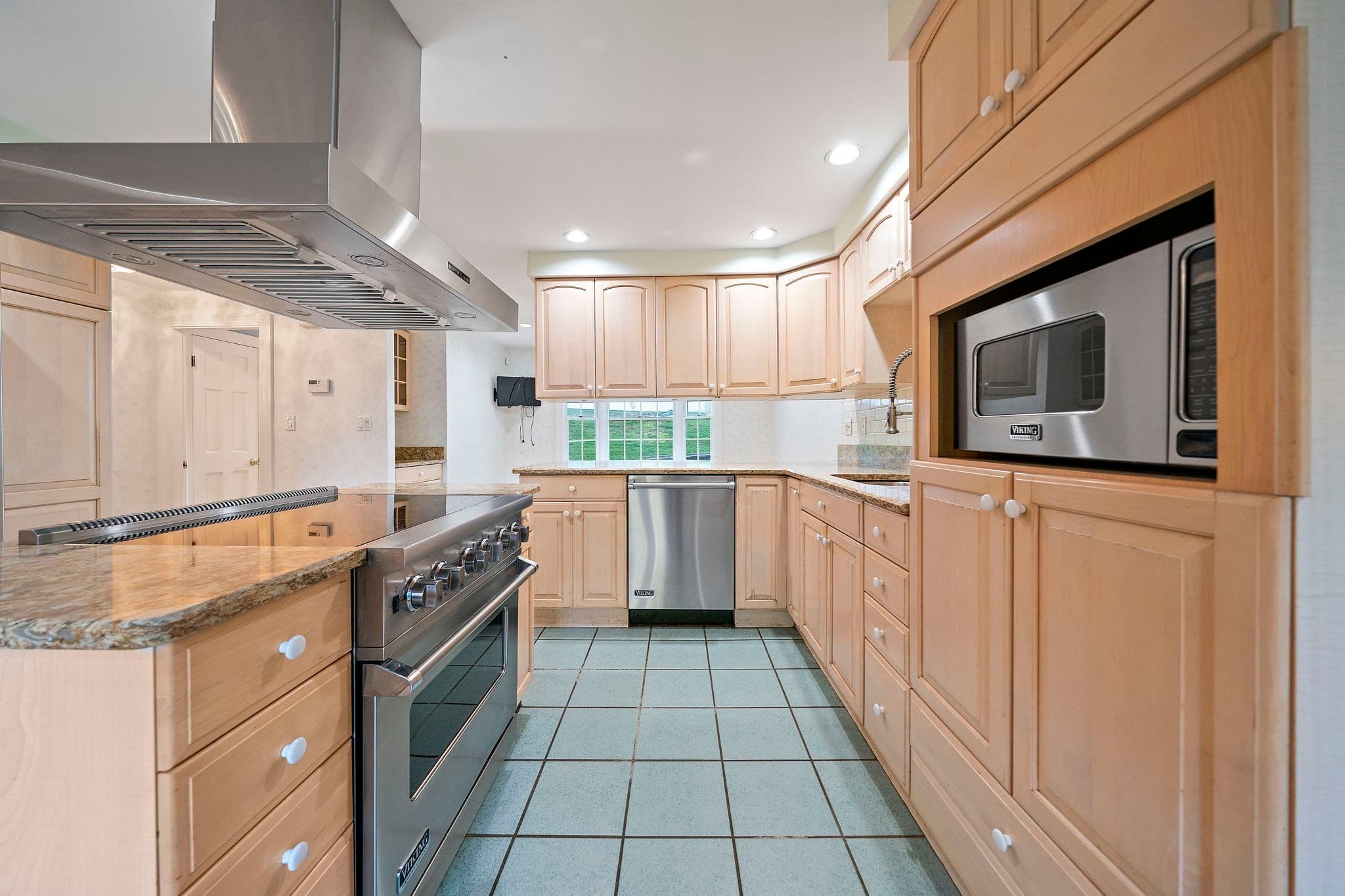 Single Family Residence at 140 Mount Vernon Rd E, Weymouth MA 02189, Weymouth, photo 6 of 42