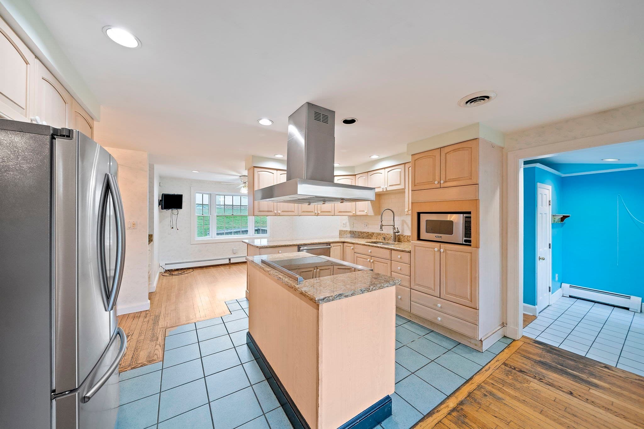 Single Family Residence at 140 Mount Vernon Rd E, Weymouth MA 02189, Weymouth, photo 3 of 42