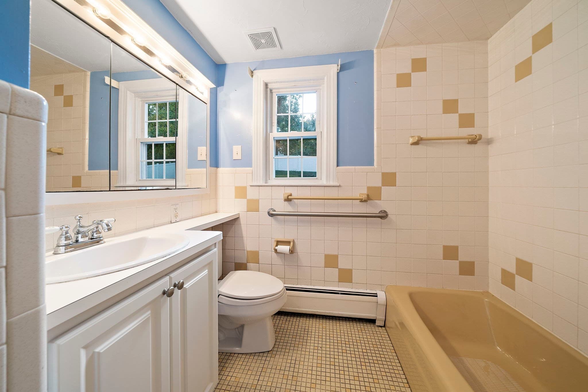 Single Family Residence at 140 Mount Vernon Rd E, Weymouth MA 02189, Weymouth, photo 9 of 42