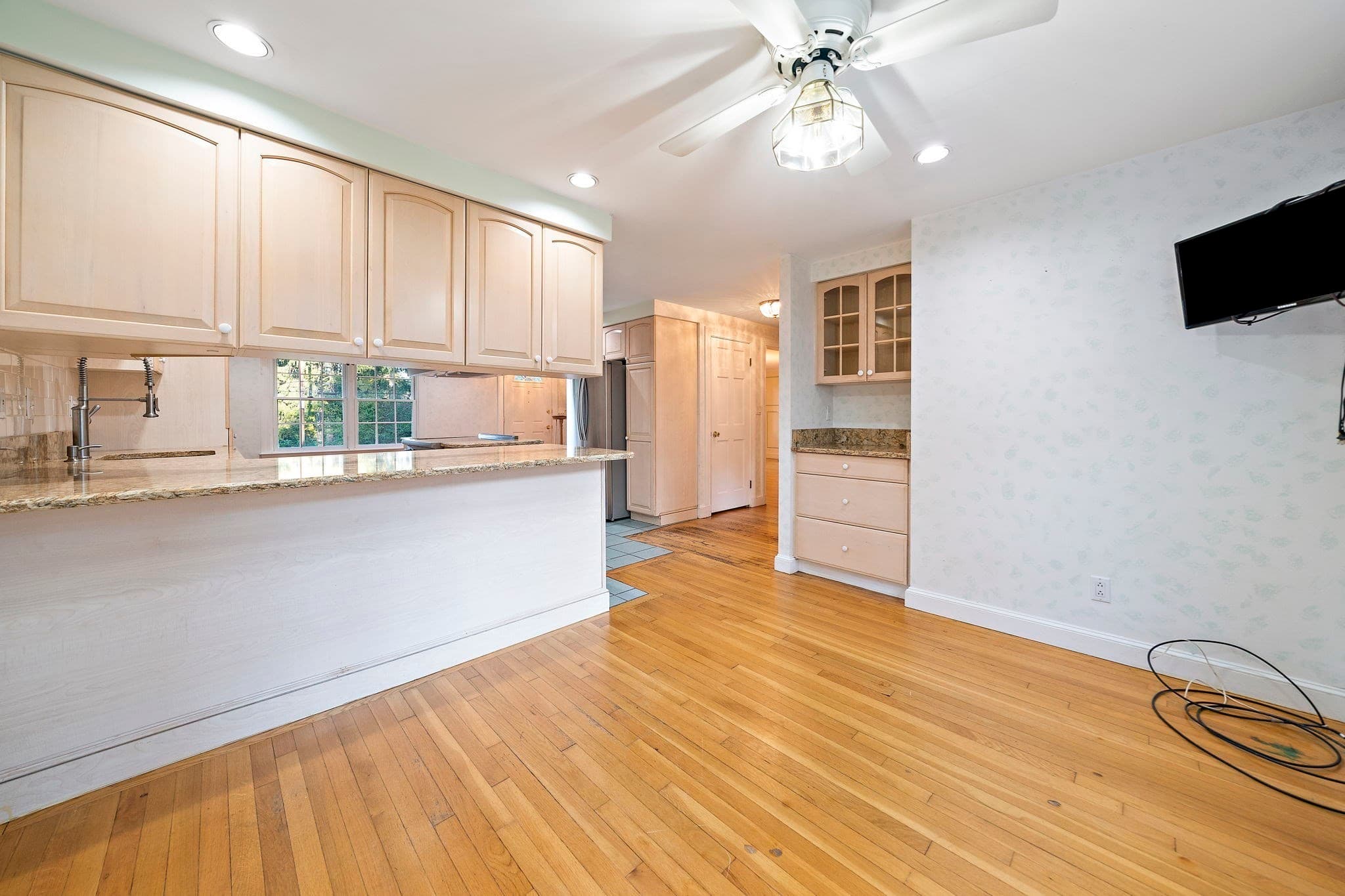 Single Family Residence at 140 Mount Vernon Rd E, Weymouth MA 02189, Weymouth, photo 8 of 42