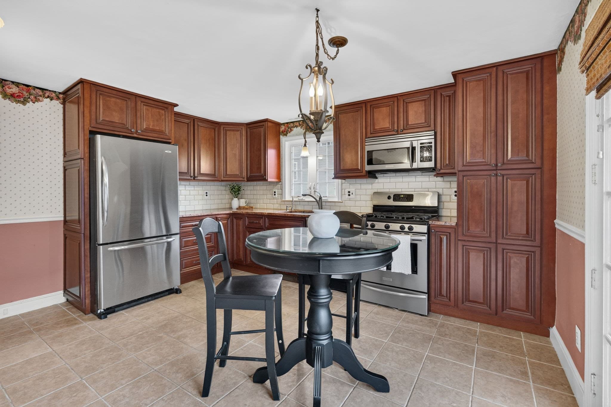 Single Family Residence at 94 Peever St, Methuen MA 01844, photo 7 of 34