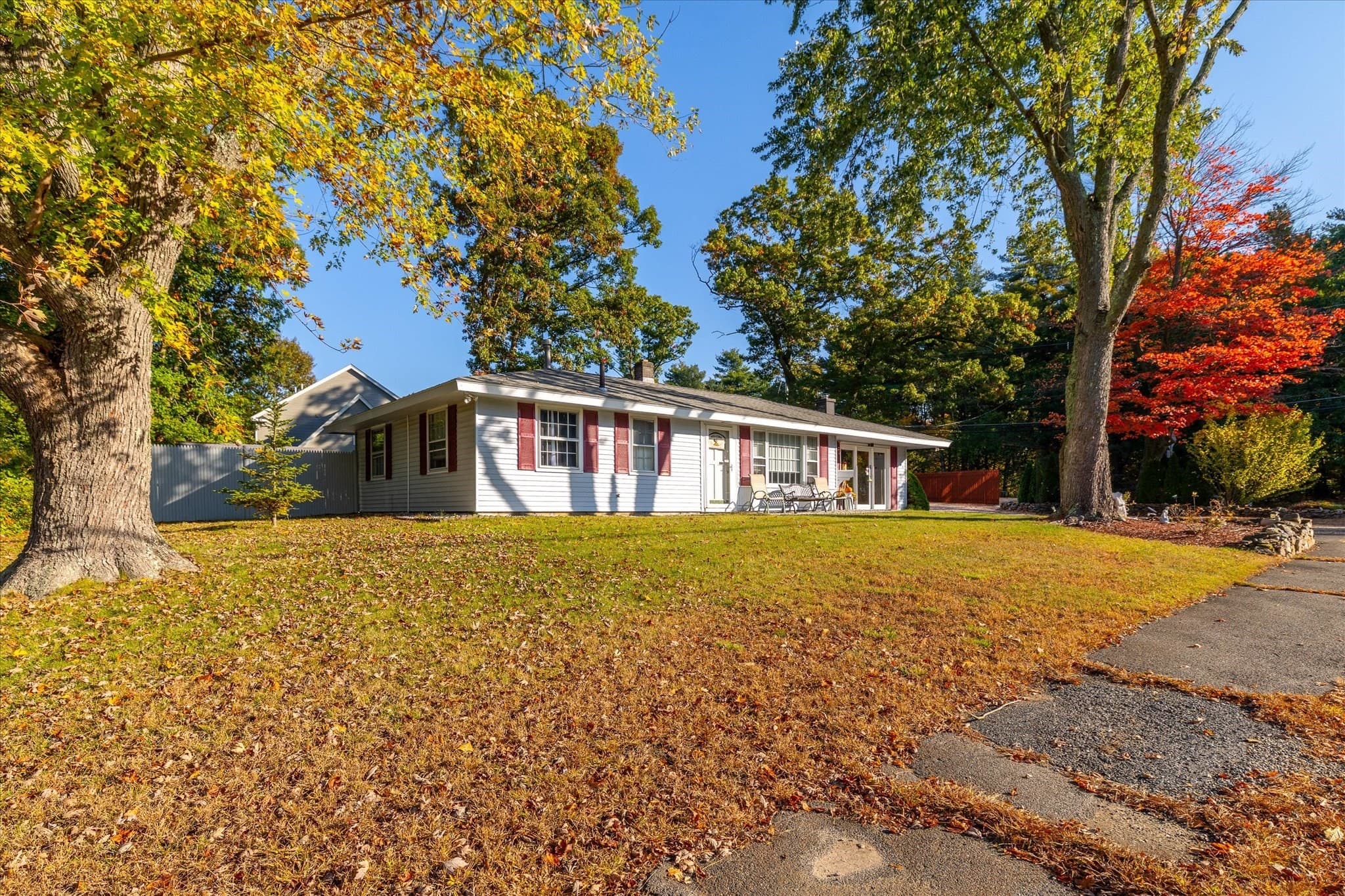 Single Family Residence at 5 Caroline Drive, Bellingham MA 02019, photo 2 of 33