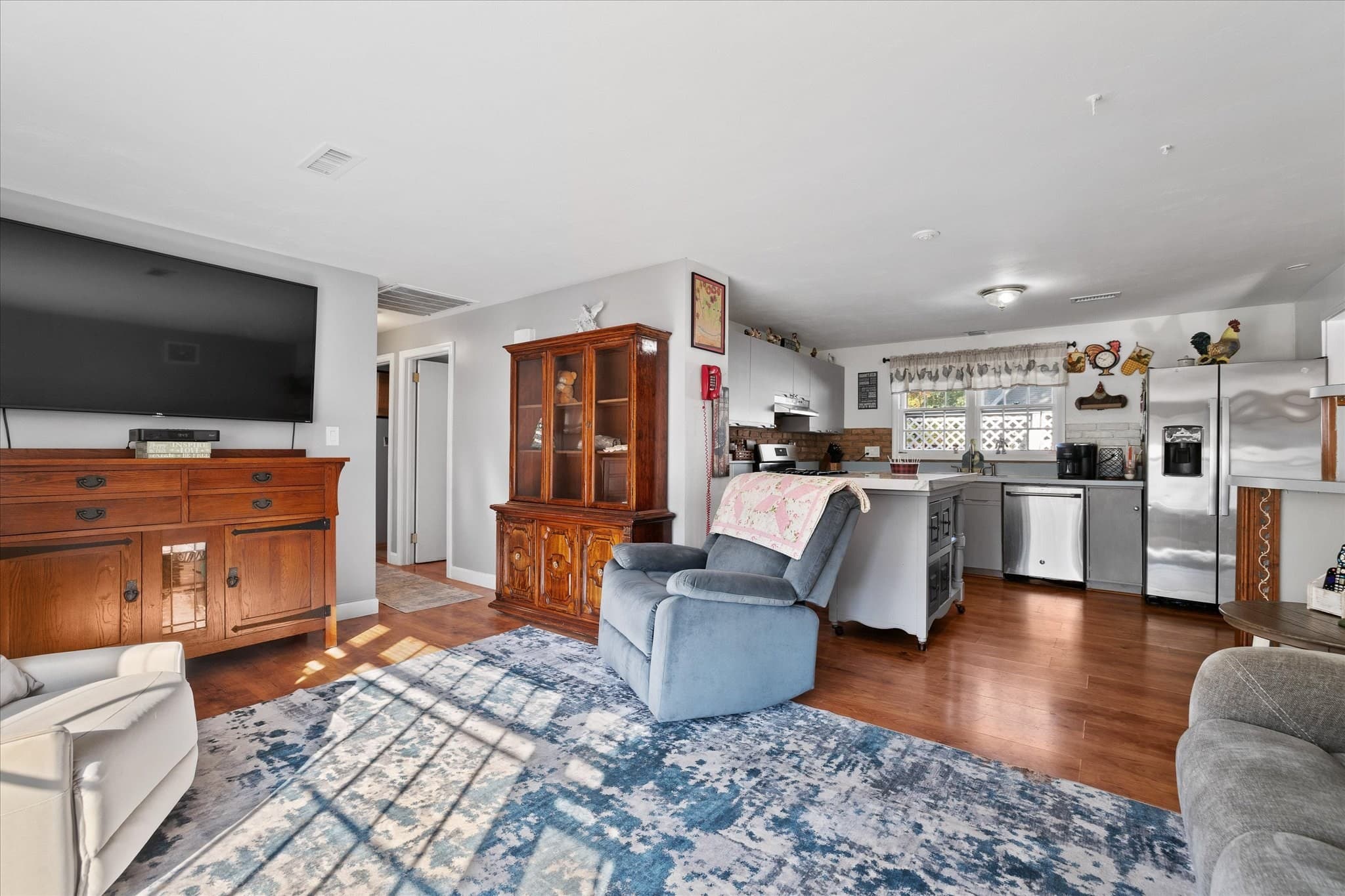 Single Family Residence at 5 Caroline Drive, Bellingham MA 02019, photo 7 of 33