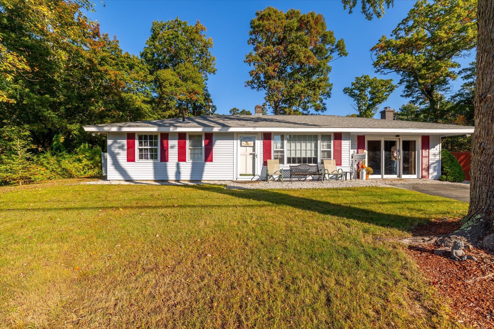 Single Family Residence at 5 Caroline Drive, Bellingham MA 02019, photo 3 of 33