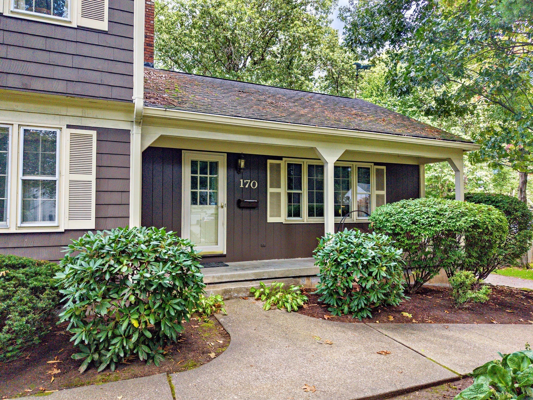 Single Family Residence at 170 Coventry Ln, Longmeadow MA 01106, photo 2 of 32