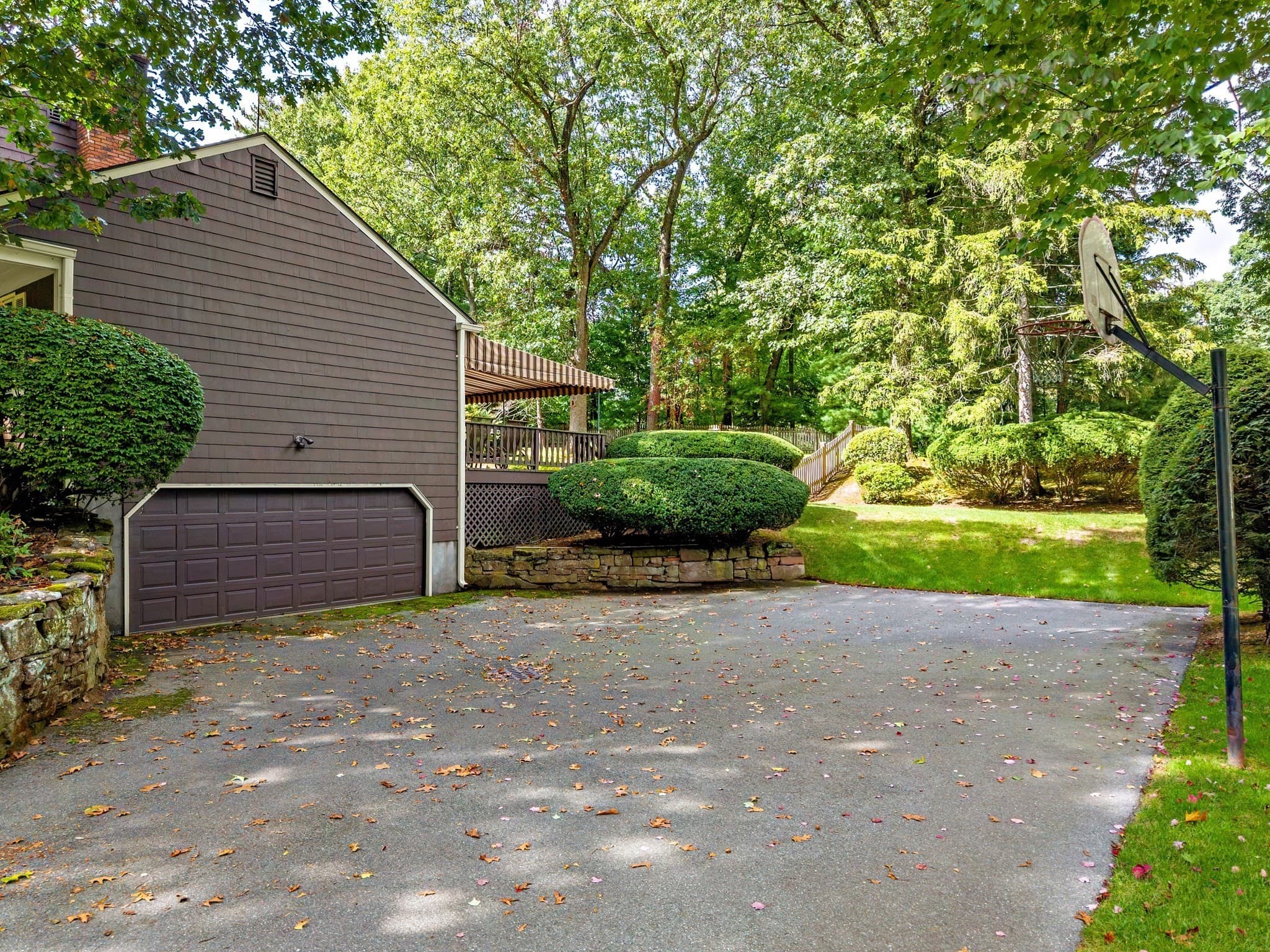Single Family Residence at 170 Coventry Ln, Longmeadow MA 01106, photo 4 of 32