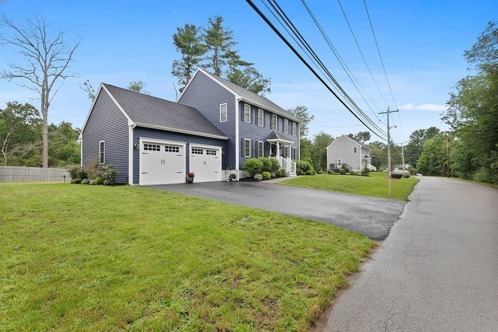 Single Family Residence at 75 Old Oak St, East Bridgewater MA 02333, photo 2 of 20
