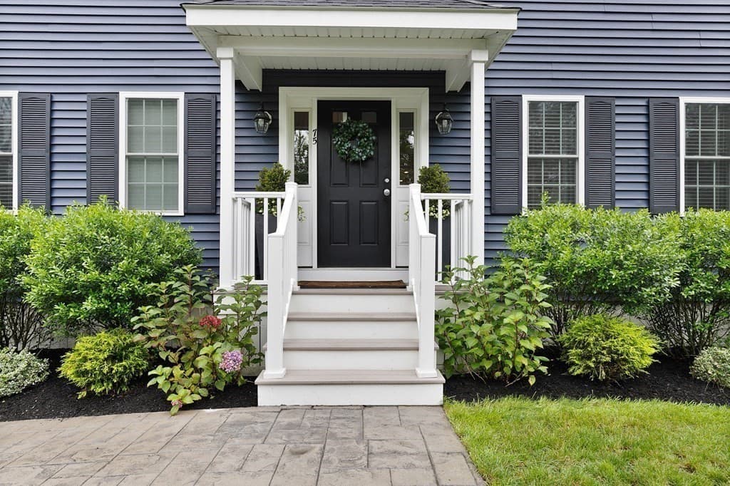 Single Family Residence at 75 Old Oak St, East Bridgewater MA 02333, photo 3 of 20