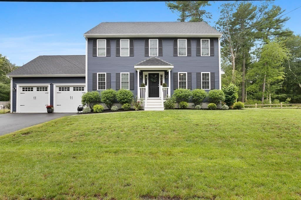 75 Old Oak St, East Bridgewater MA 02333