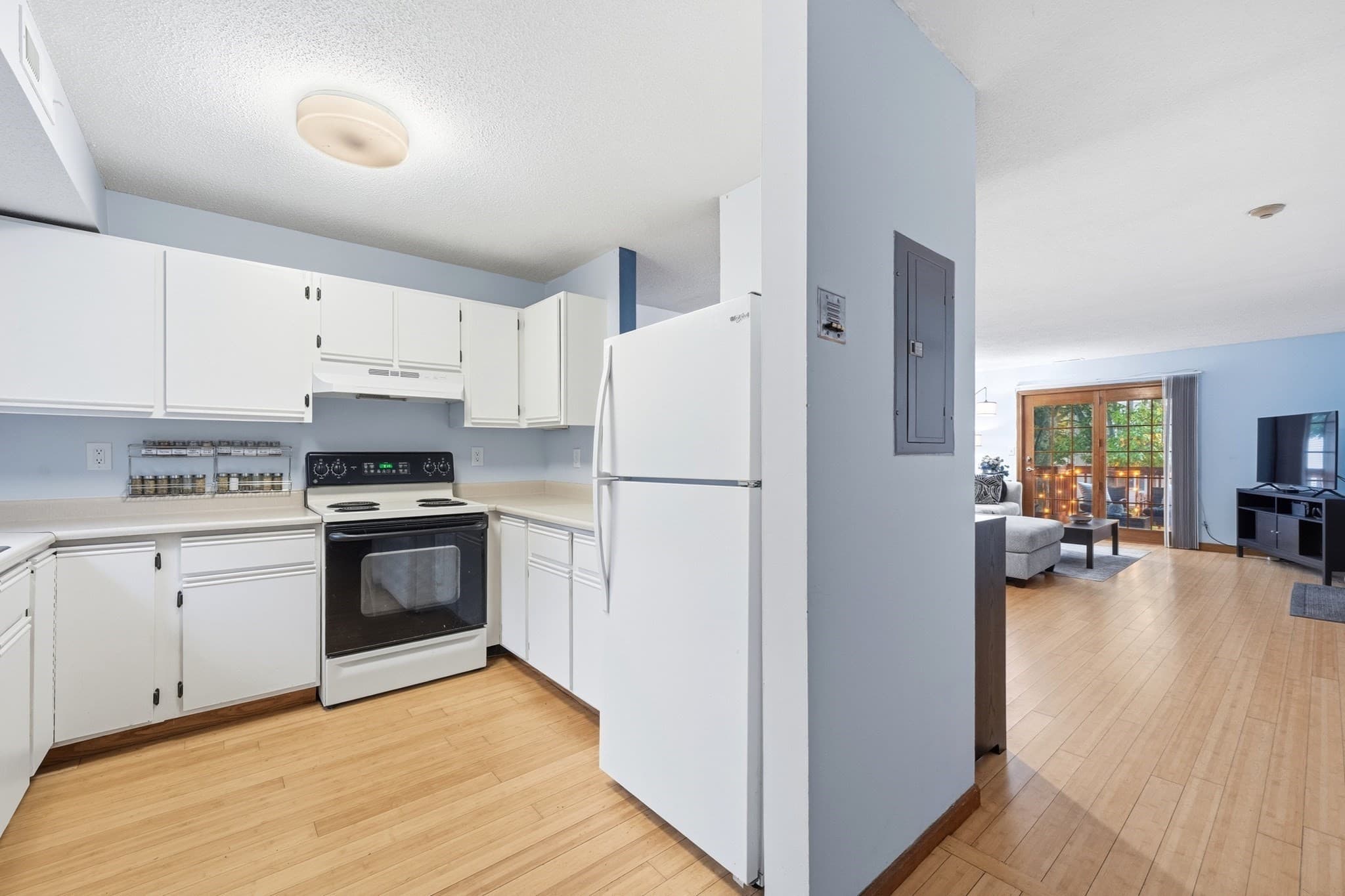 Condominium at 371 Aiken Ave # 10, Lowell MA 01850, Lowell, photo 12 of 39