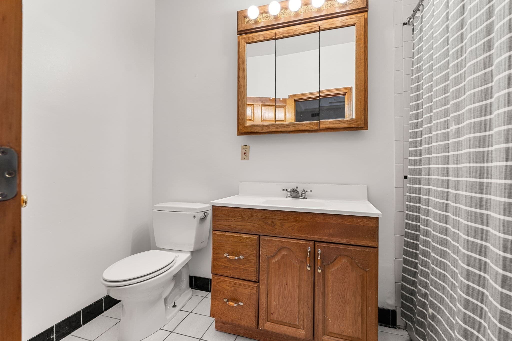 Condominium at 85 Baxter St # 3, Boston MA 02127, Boston, photo 5 of 9
