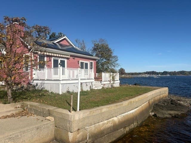 Single Family Residence at 3470 Riverside Ave, Somerset MA 02769, photo 6 of 18