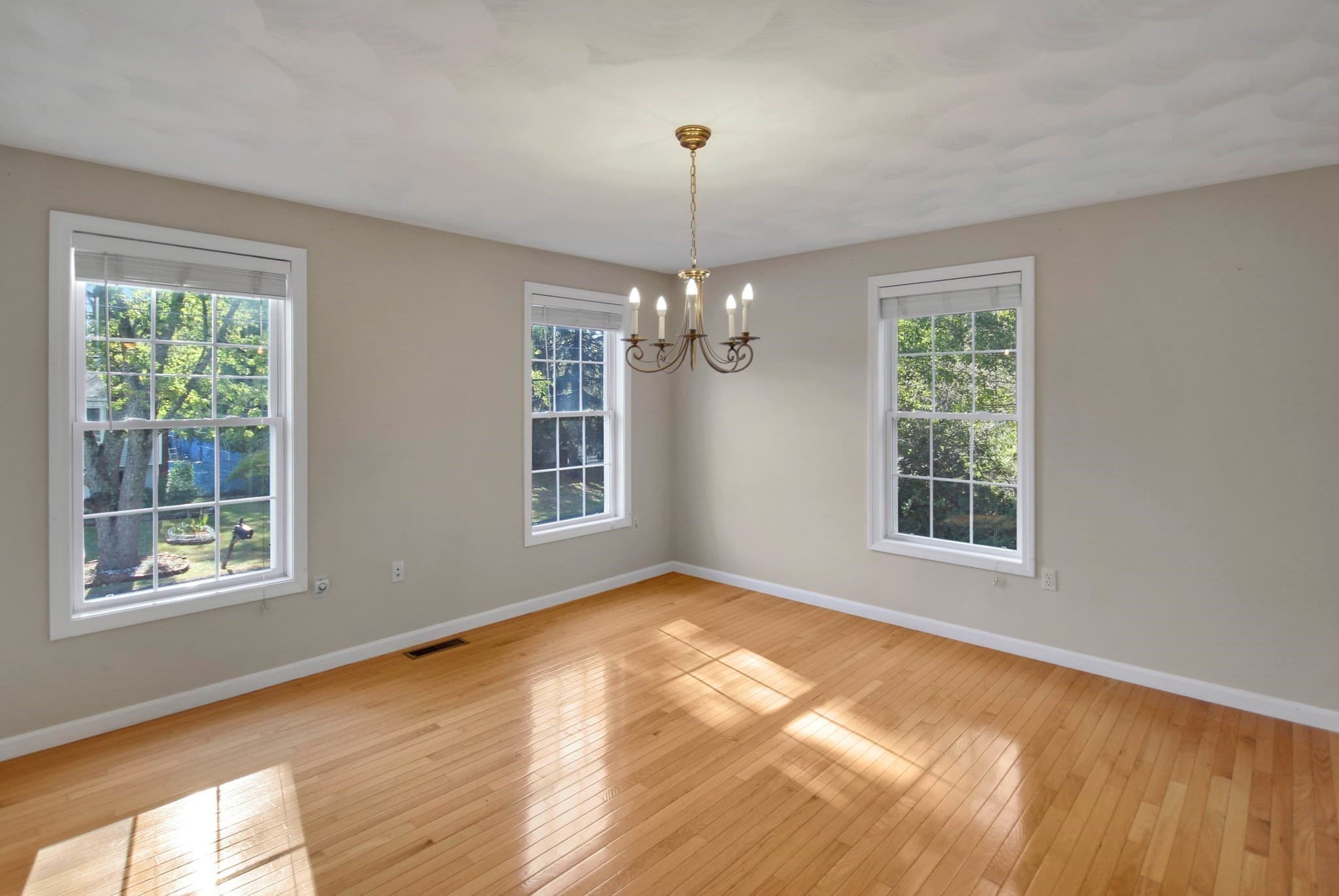Single Family Residence at 170 Bay State Rd, Methuen MA 01844, photo 12 of 38