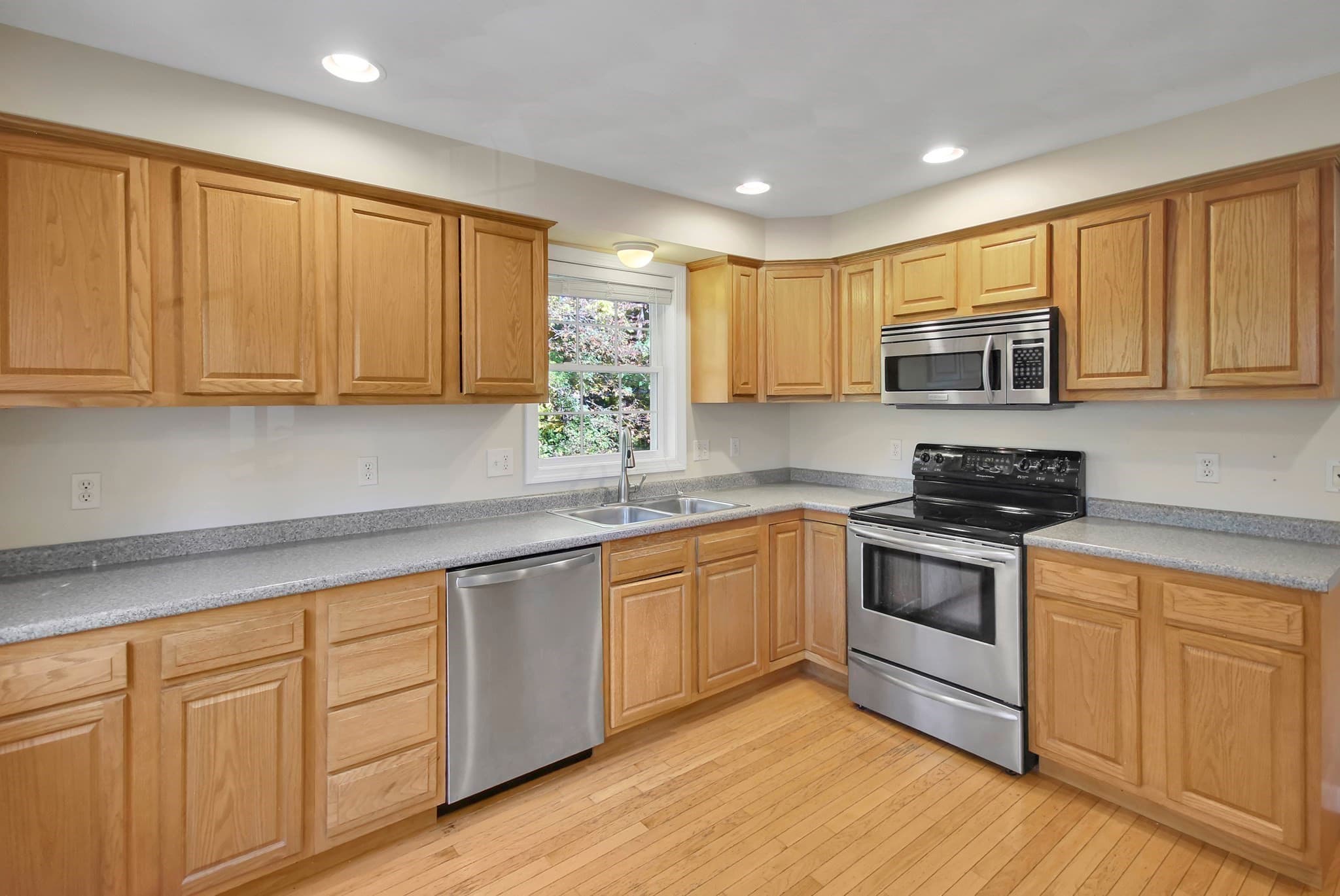 Single Family Residence at 170 Bay State Rd, Methuen MA 01844, photo 7 of 38