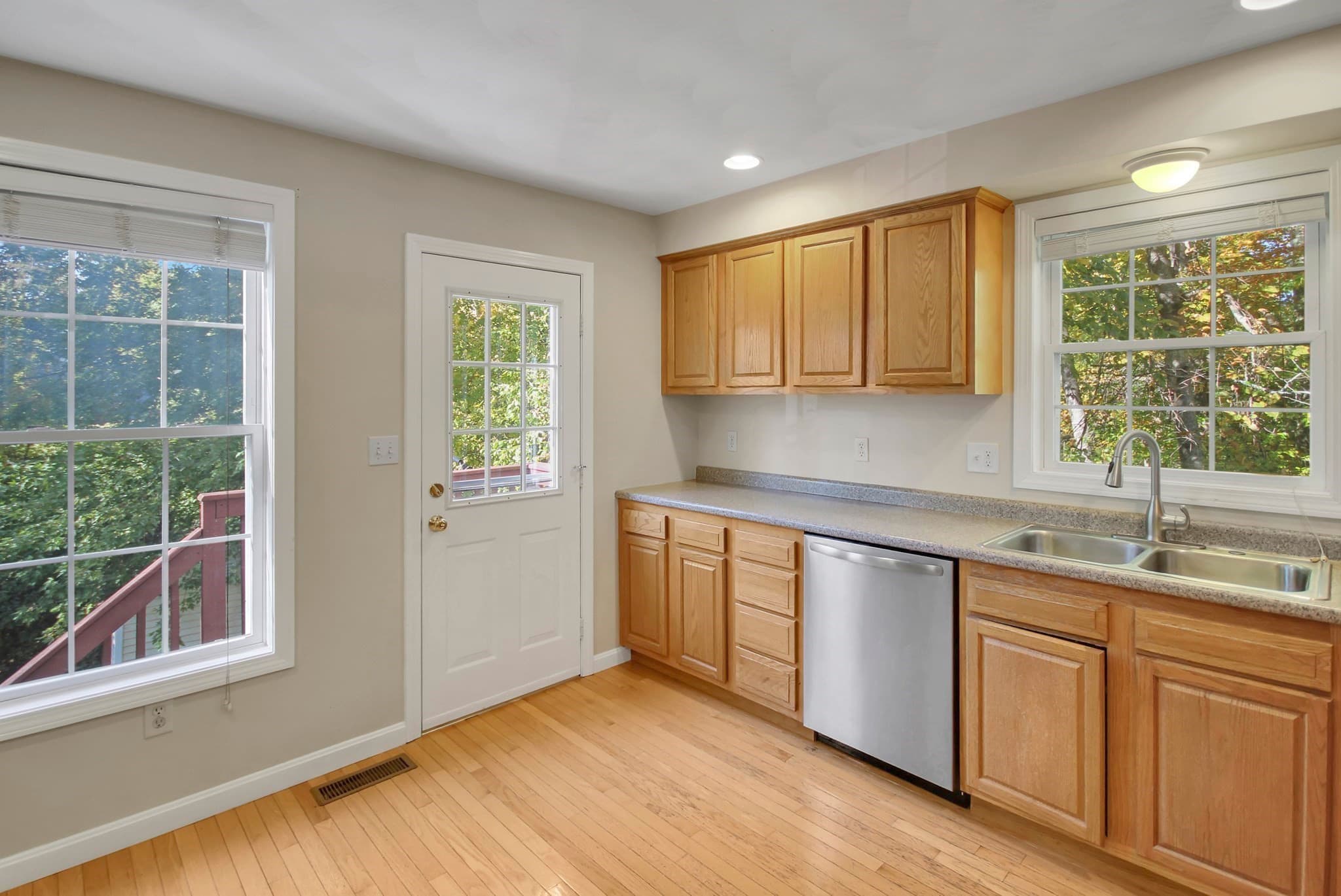 Single Family Residence at 170 Bay State Rd, Methuen MA 01844, photo 9 of 38