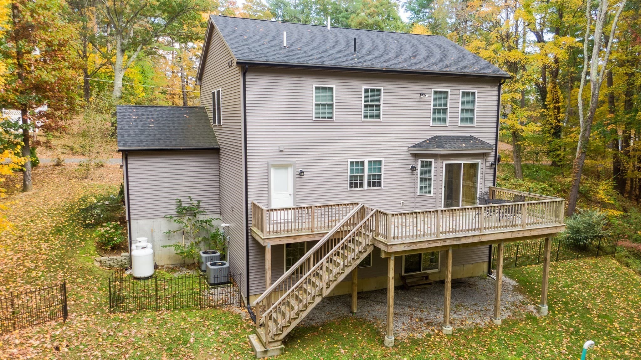 Single Family Residence at 12 Gardner Ave, Sturbridge MA 01566, photo 3 of 33