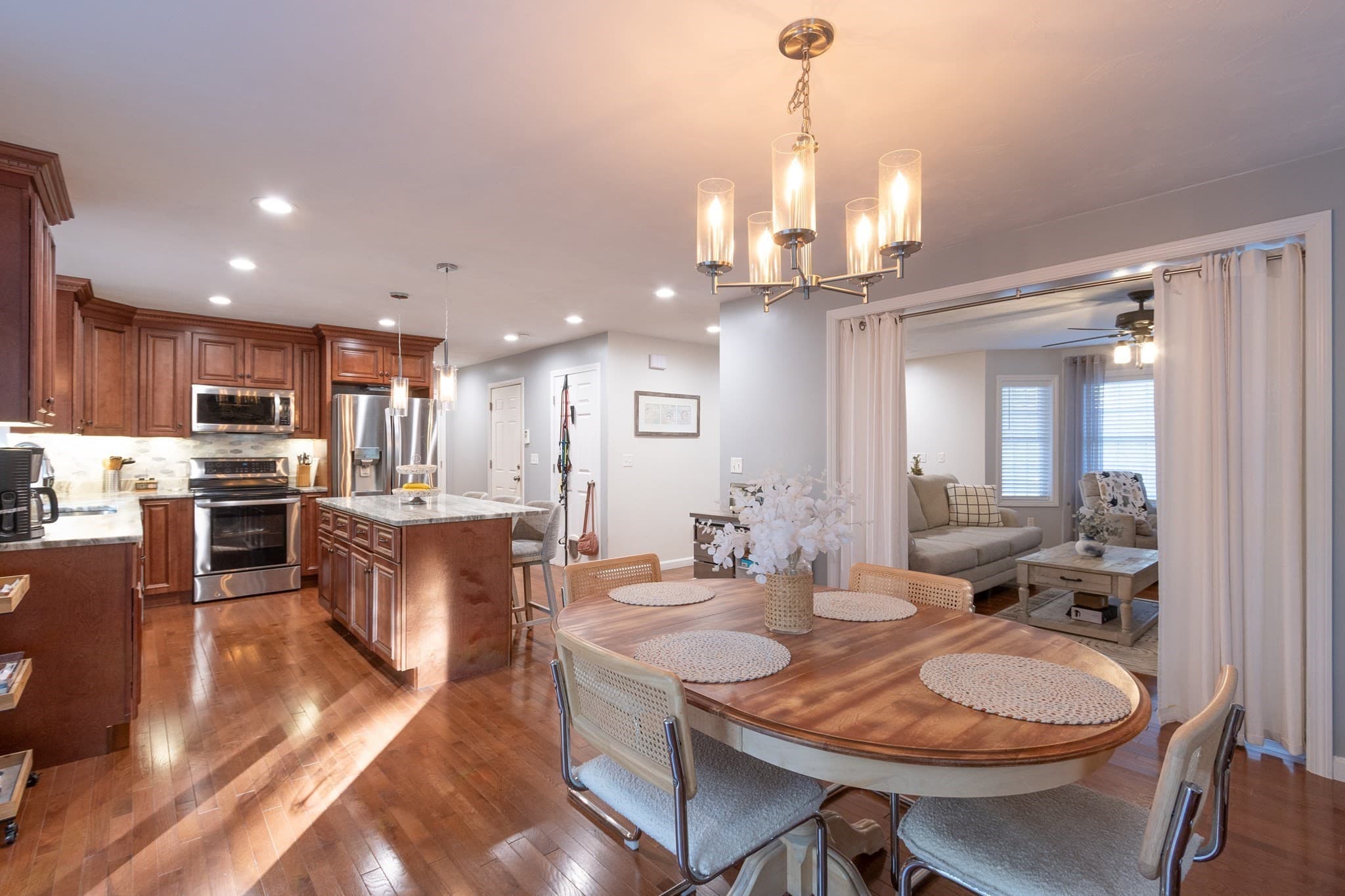 Single Family Residence at 12 Gardner Ave, Sturbridge MA 01566, photo 5 of 33