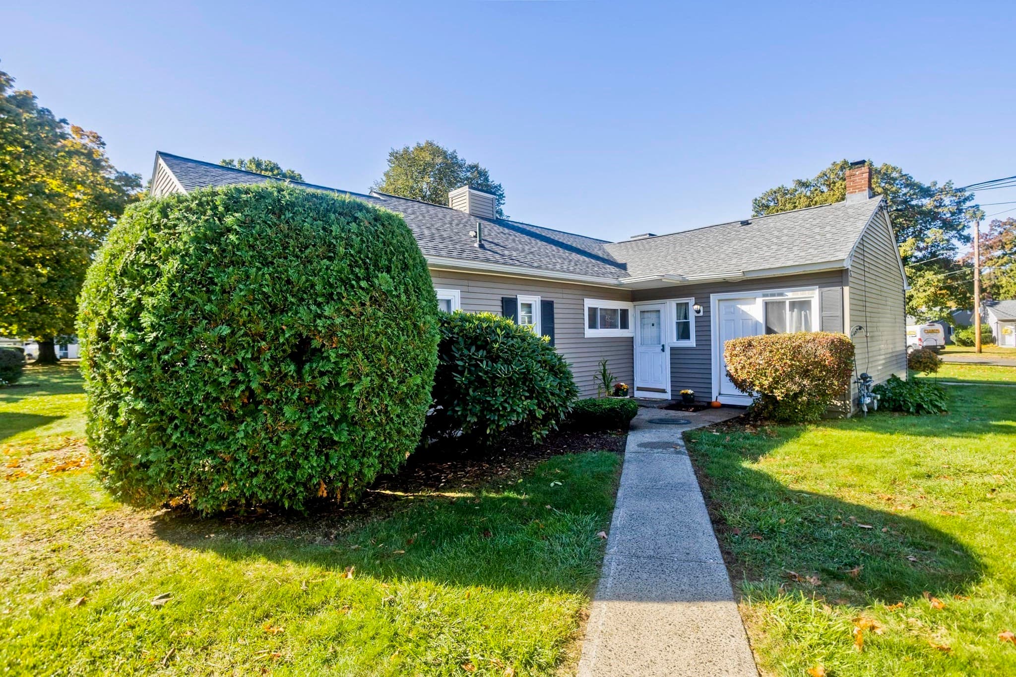 Condominium at 183 Applewood Drive # 183, Chicopee MA 01022, Chicopee, photo 2 of 33