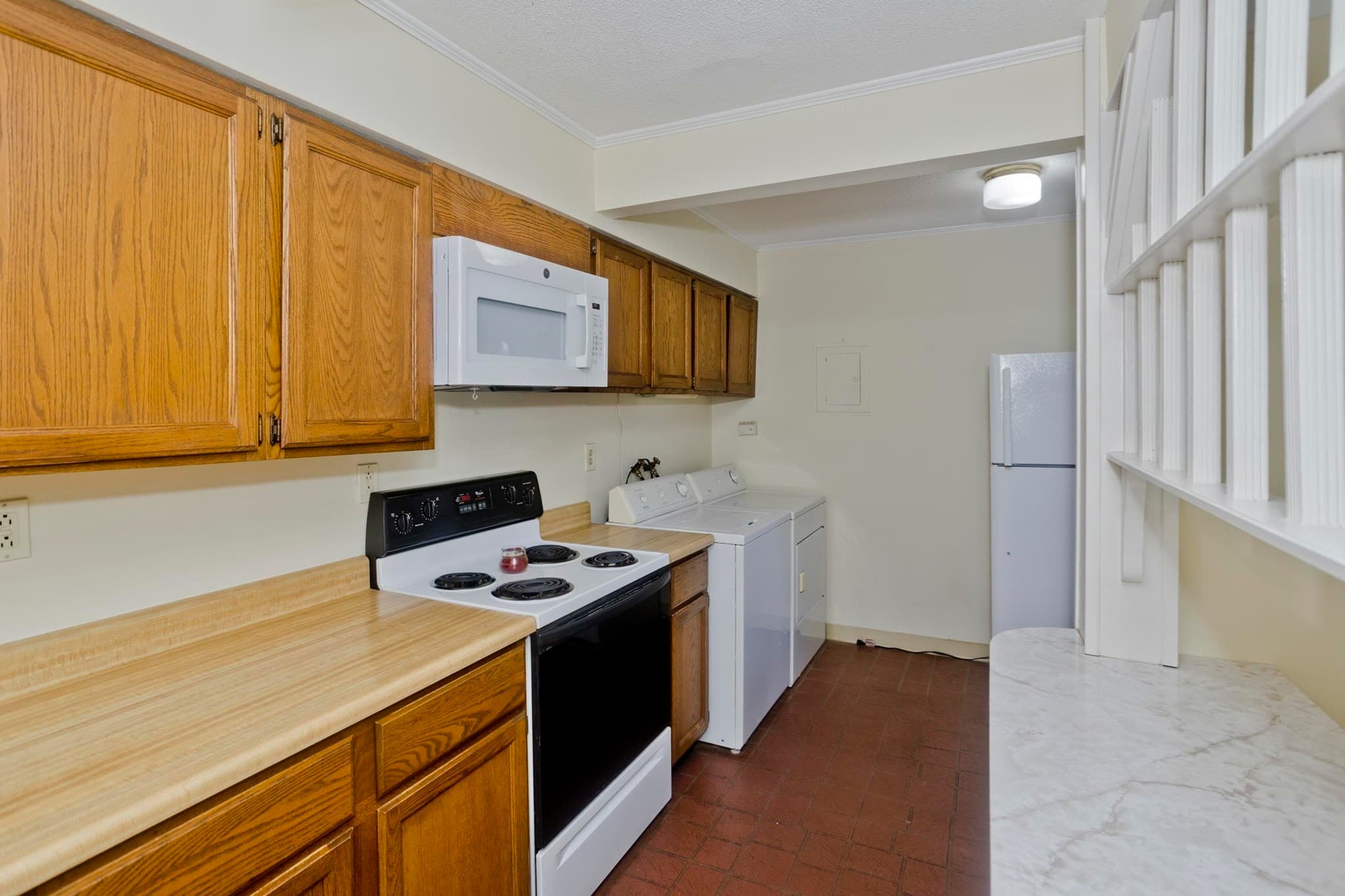 Condominium at 183 Applewood Drive # 183, Chicopee MA 01022, Chicopee, photo 5 of 33