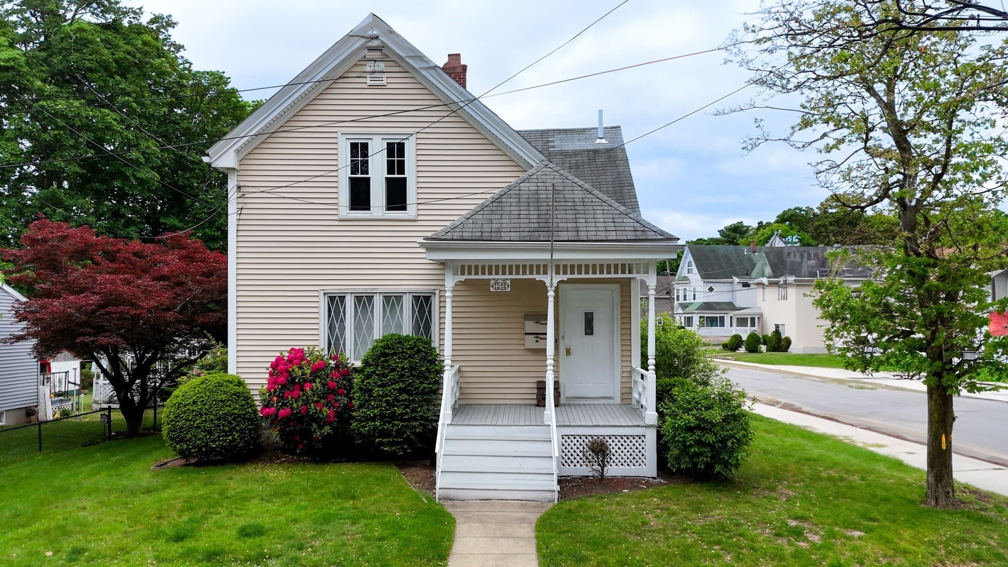 2 Family - 2 Units Up/Down at 142 Dale St, Waltham MA 02451, Waltham, photo 2 of 41