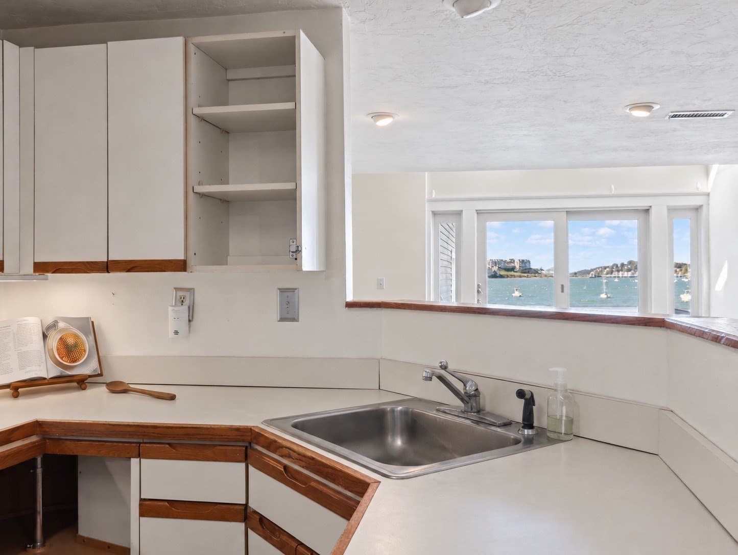Condominium at 180 Cadish Avenue # 8, Hull MA 02045, Hull, photo 19 of 33