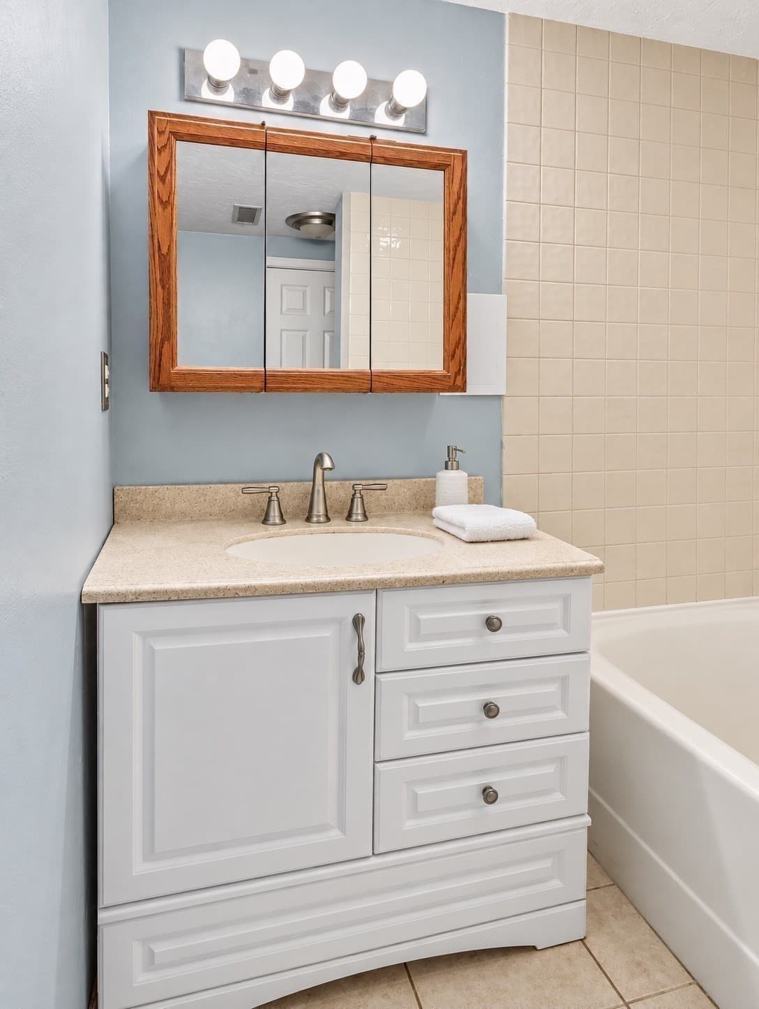 Condominium at 180 Cadish Avenue # 8, Hull MA 02045, Hull, photo 25 of 33