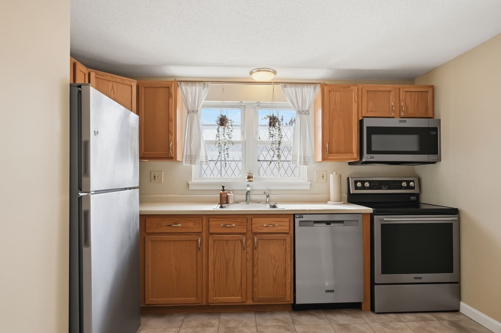 Condominium at 5 Maple Crest Circle, Holyoke MA 01040, Holyoke, photo 14 of 28