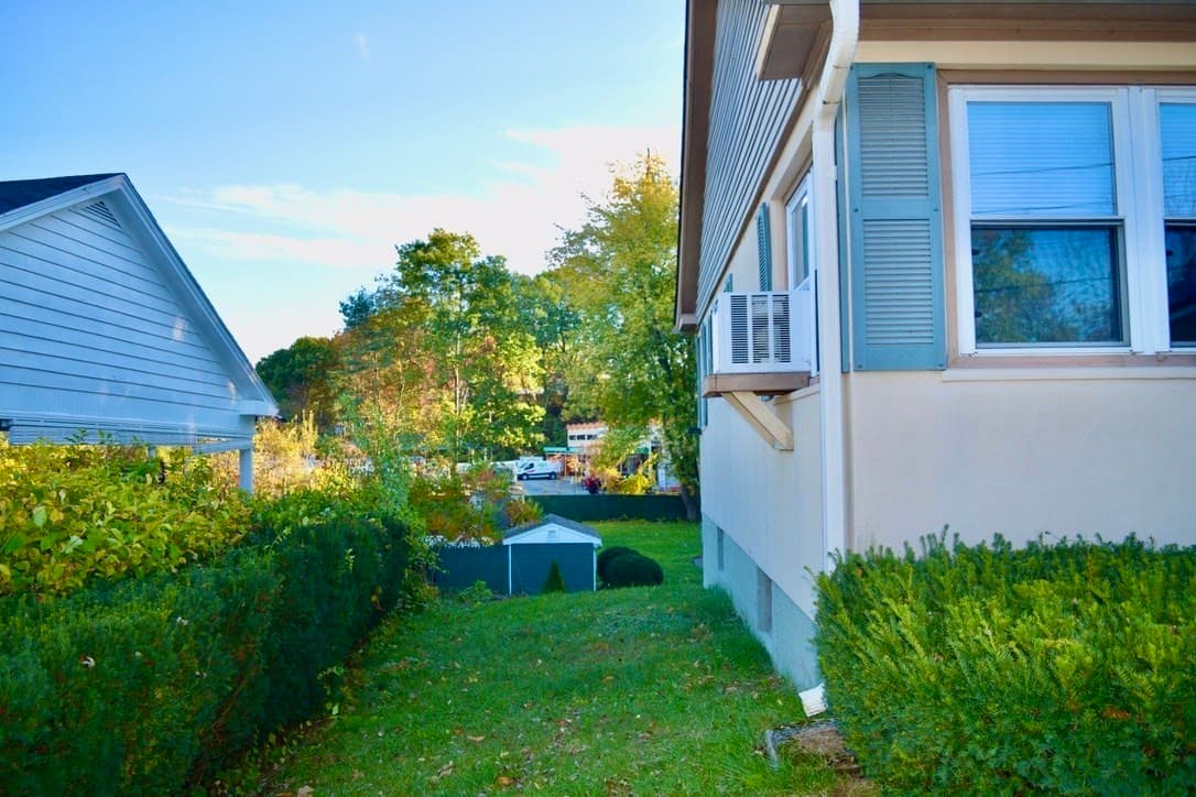 Single Family Residence at 21 Graham, Leominster MA 01453, photo 2 of 32