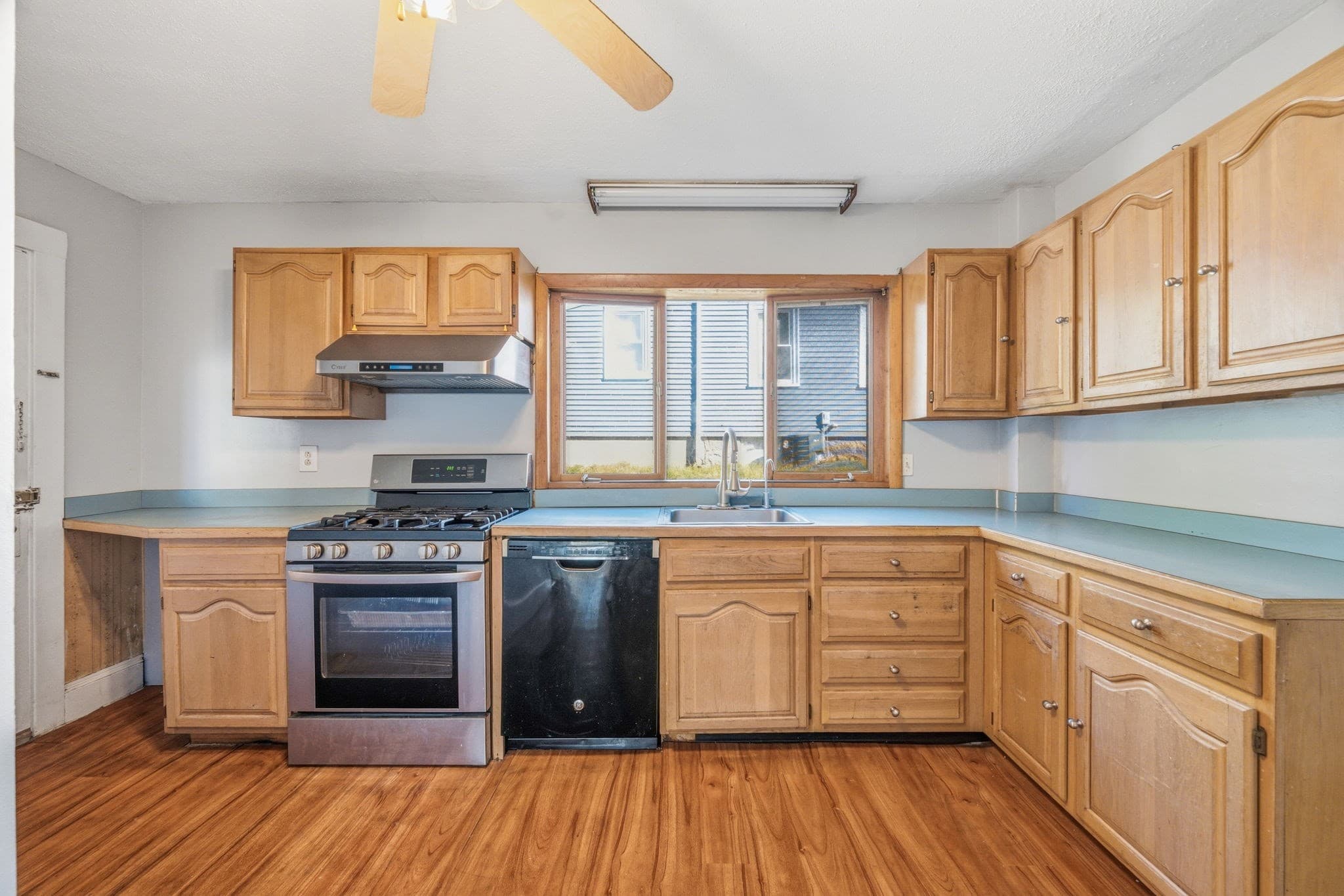 Condominium at 28 Vine Ave # 28, Quincy MA 02169, Quincy, photo 17 of 42