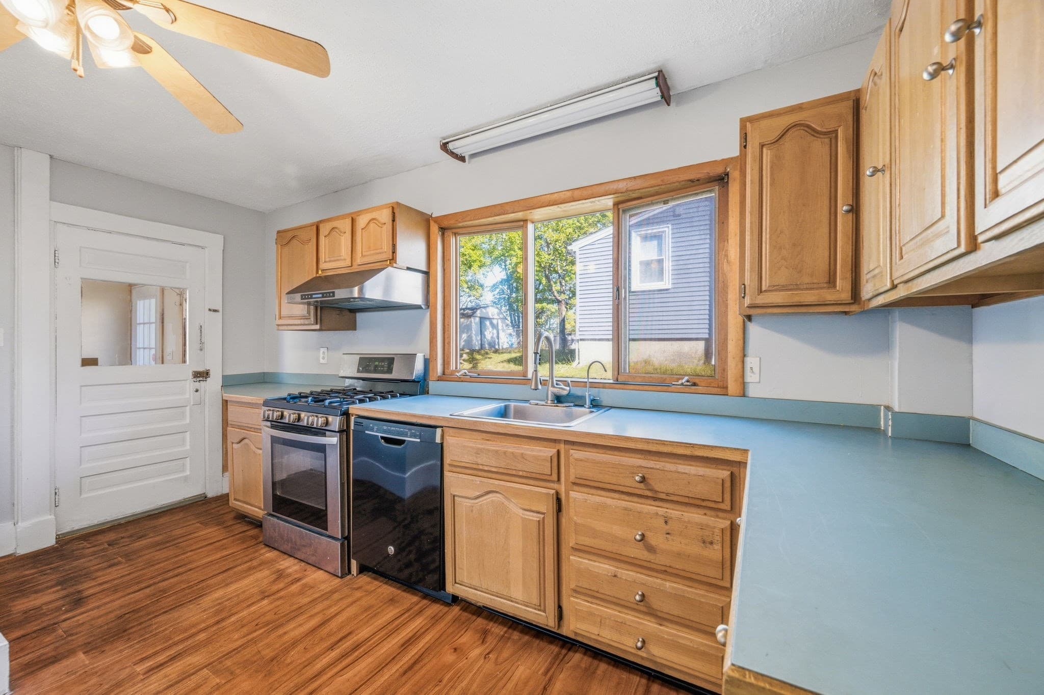 Condominium at 28 Vine Ave # 28, Quincy MA 02169, Quincy, photo 14 of 42