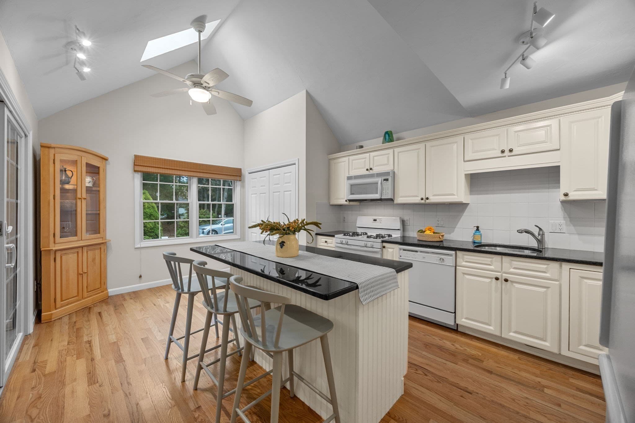 Condominium at 11 Gold Leaf Ln # 11, Mashpee MA 02649, Mashpee, photo 12 of 24