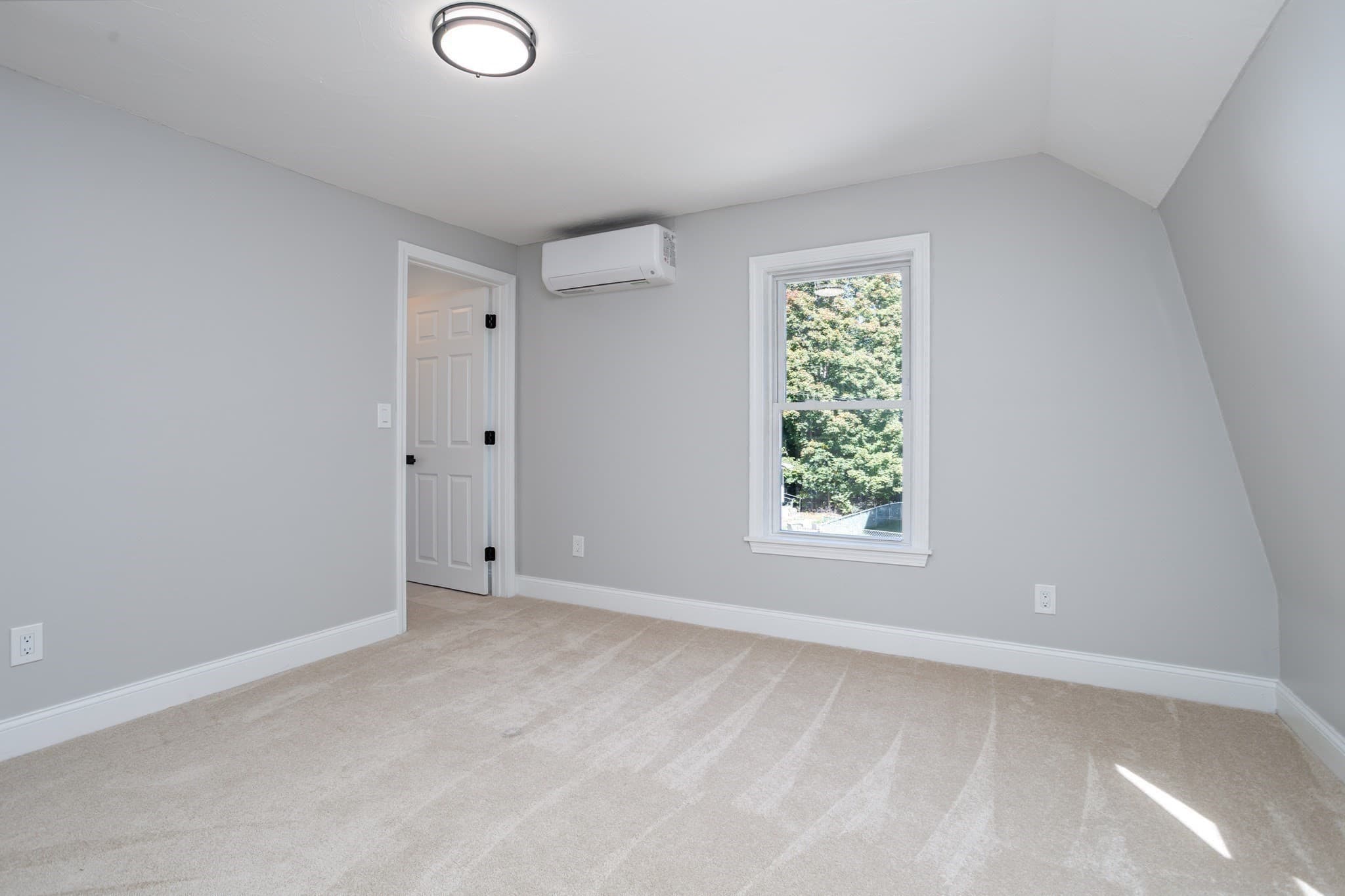 Single Family Residence at 19 Kittredge St, Leominster MA 01453, photo 31 of 42