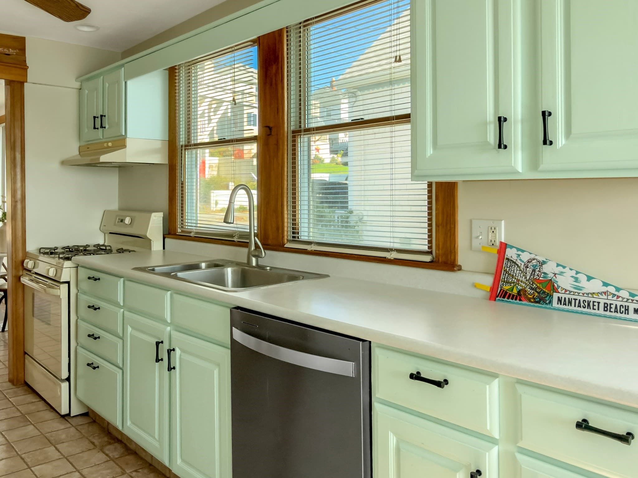 Single Family Residence at 29A Bay St, Hull MA 02045, Hull, photo 16 of 30