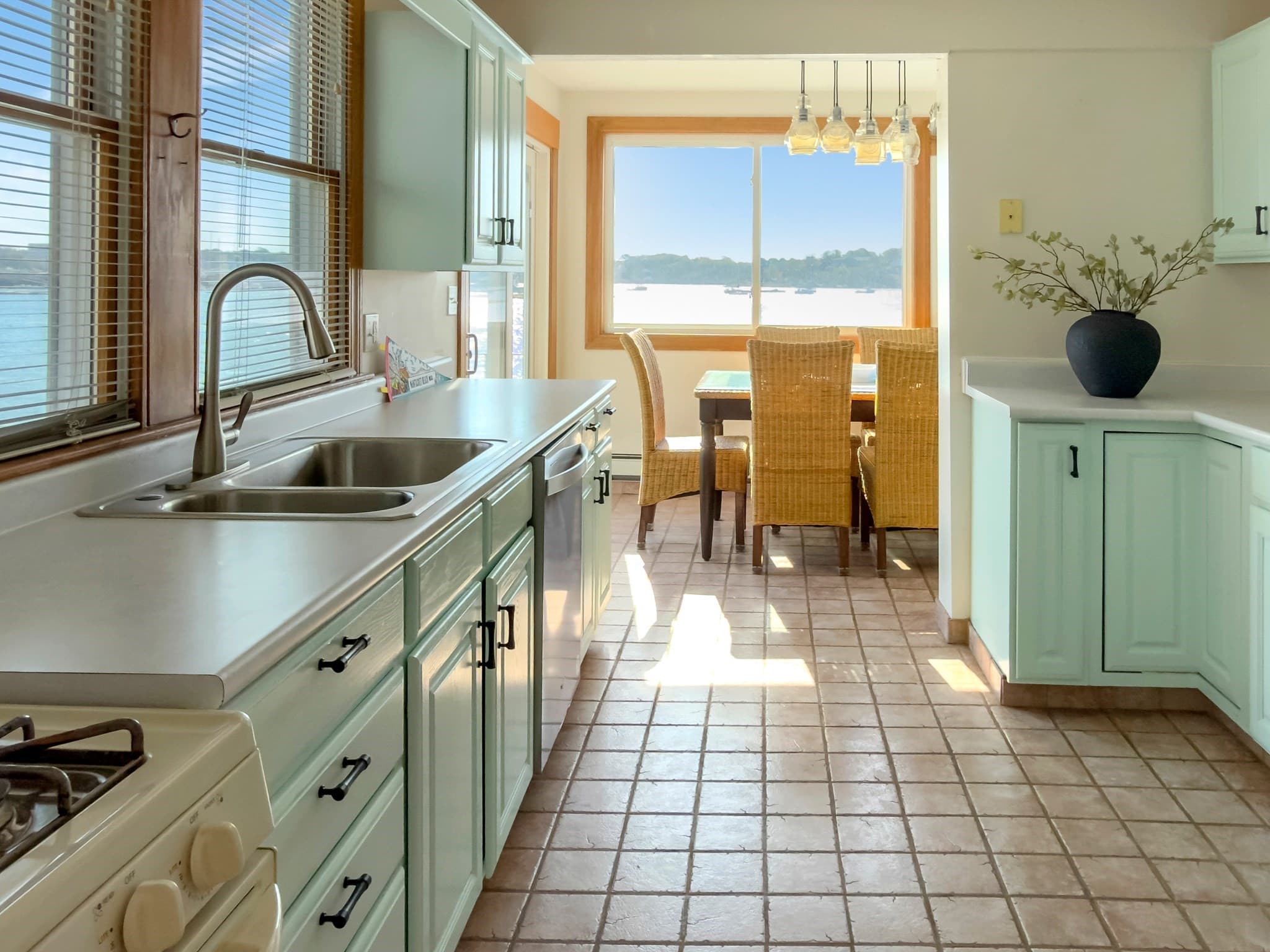 Single Family Residence at 29A Bay St, Hull MA 02045, Hull, photo 12 of 30