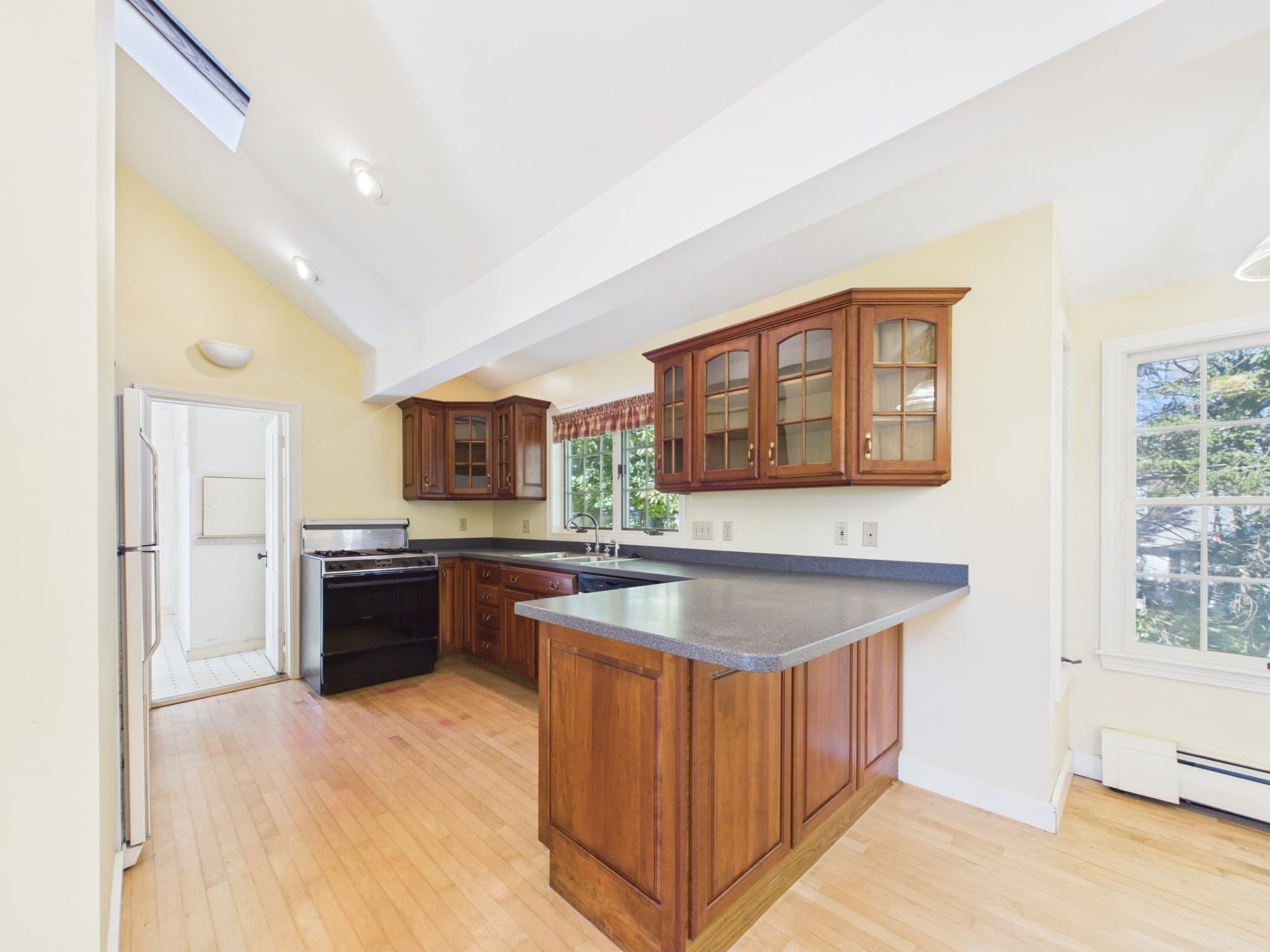 Single Family Residence at 56 Glover St, Southbridge MA 01550, photo 6 of 32