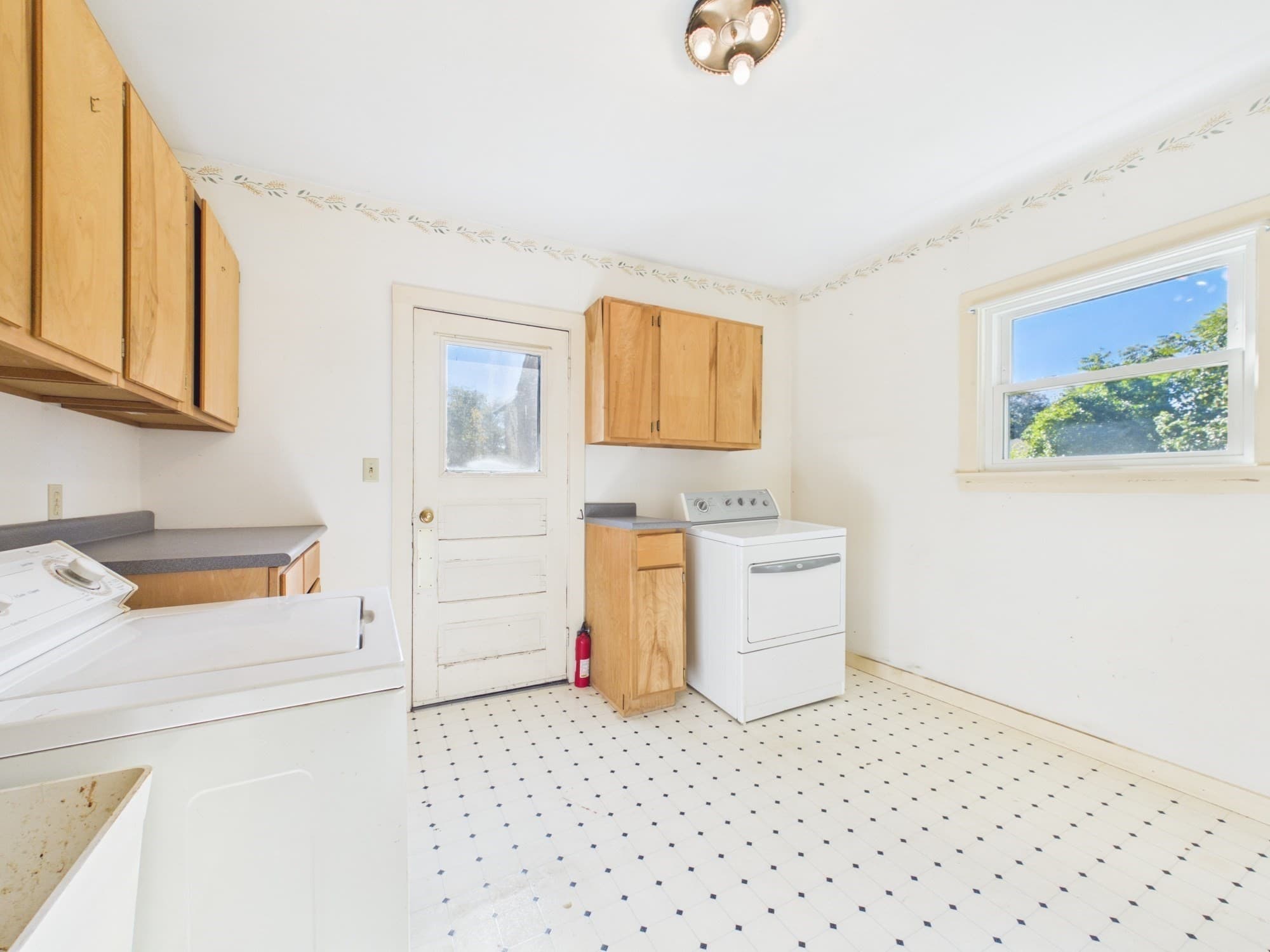 Single Family Residence at 56 Glover St, Southbridge MA 01550, photo 11 of 32