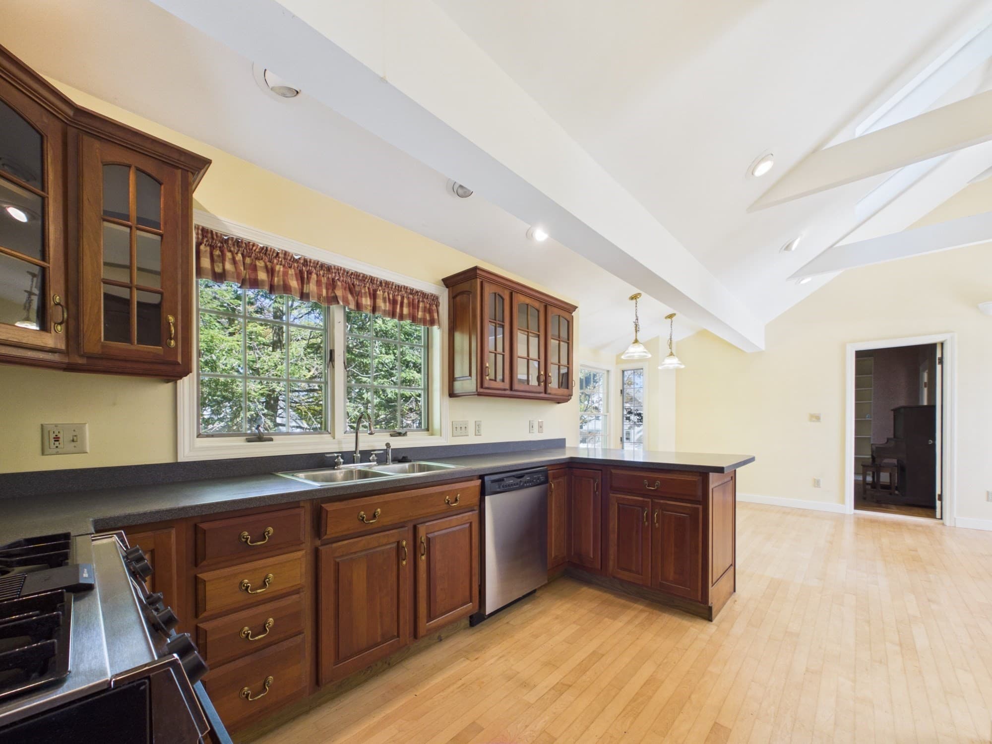 Single Family Residence at 56 Glover St, Southbridge MA 01550, photo 8 of 32